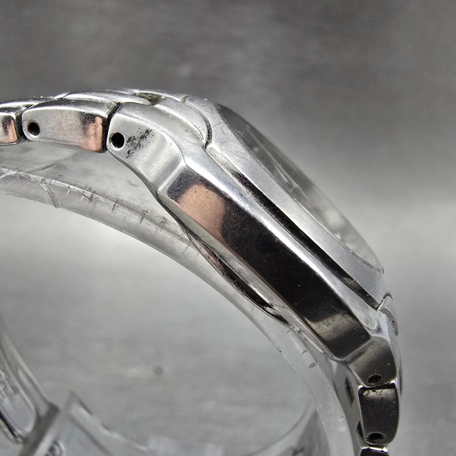 Citizen Eco-Drive Watch Women 25mm Gray Dial Silver Tone Date E011-S049601 RunsS4