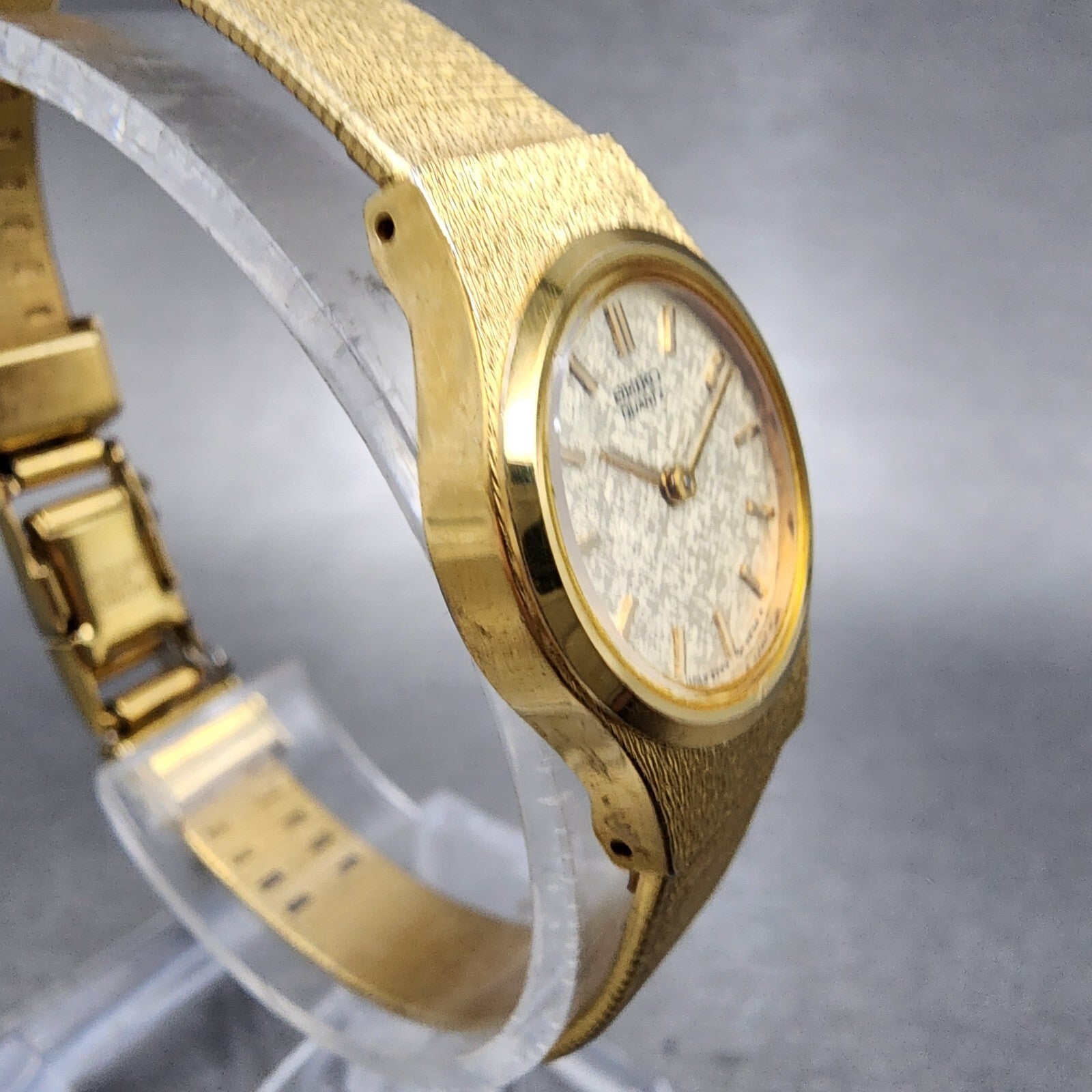 VTG Seiko Watch Women 17mm Champangne Dial Gold Tone Round 2Y000019 New Battery3