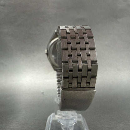 Seiko QZ Watch Men 37mm Silver Dial Silver Tone READ!!! Daydate 0923-8060 NewBat7