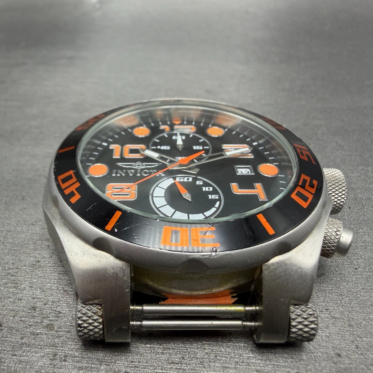 Invicta Pro Diver Chrono Watch Men 51mm Black Dial Silver Tone Date RoundCHIPPED3