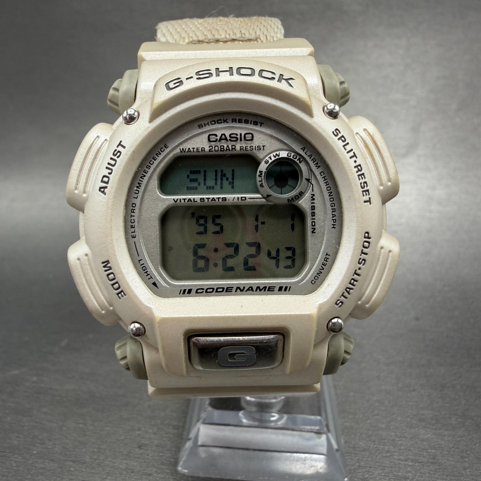 Casio G-Shock DW-8800 Watch Men 46mmDigital White Gray Case Round READ!!! NewBat0