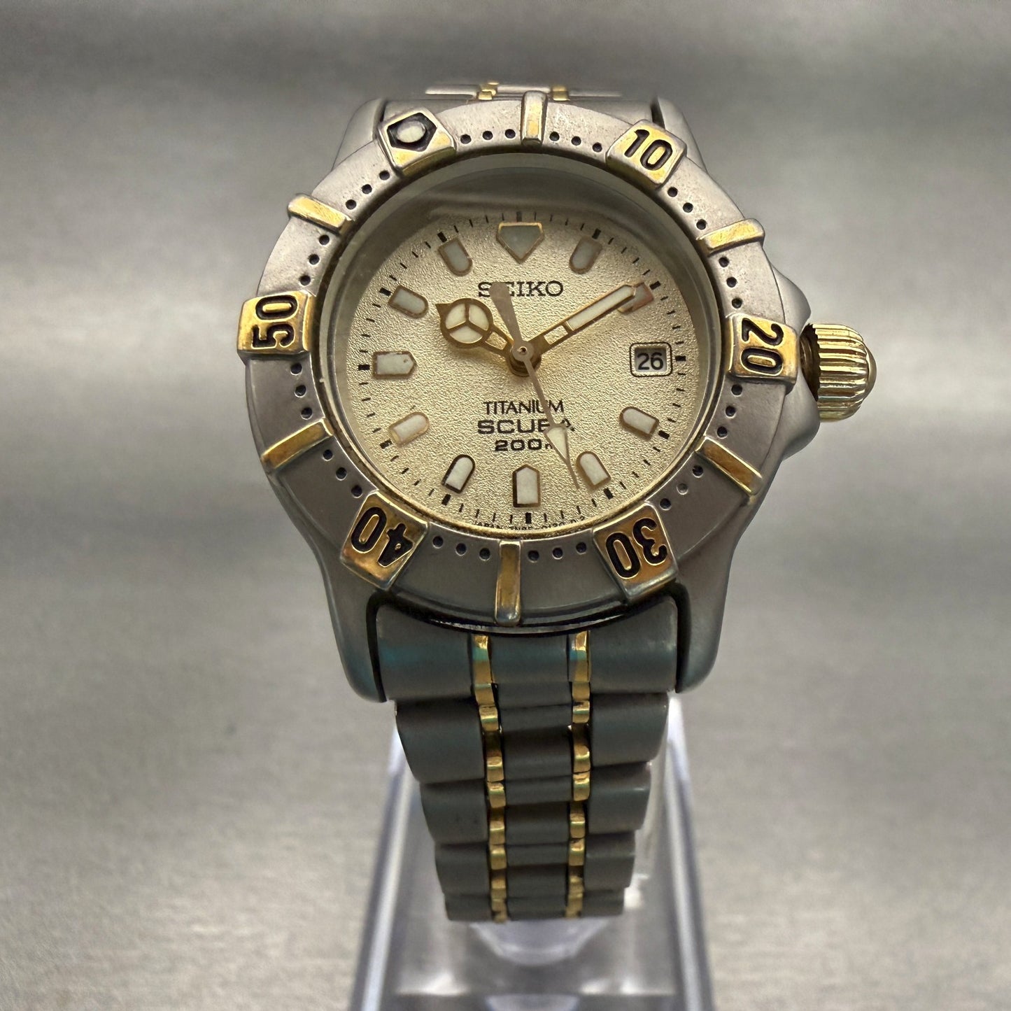 Seiko Scuba Dive Watch Women 29mm Champagne Dial Two Tone Date Round 7N85-01105