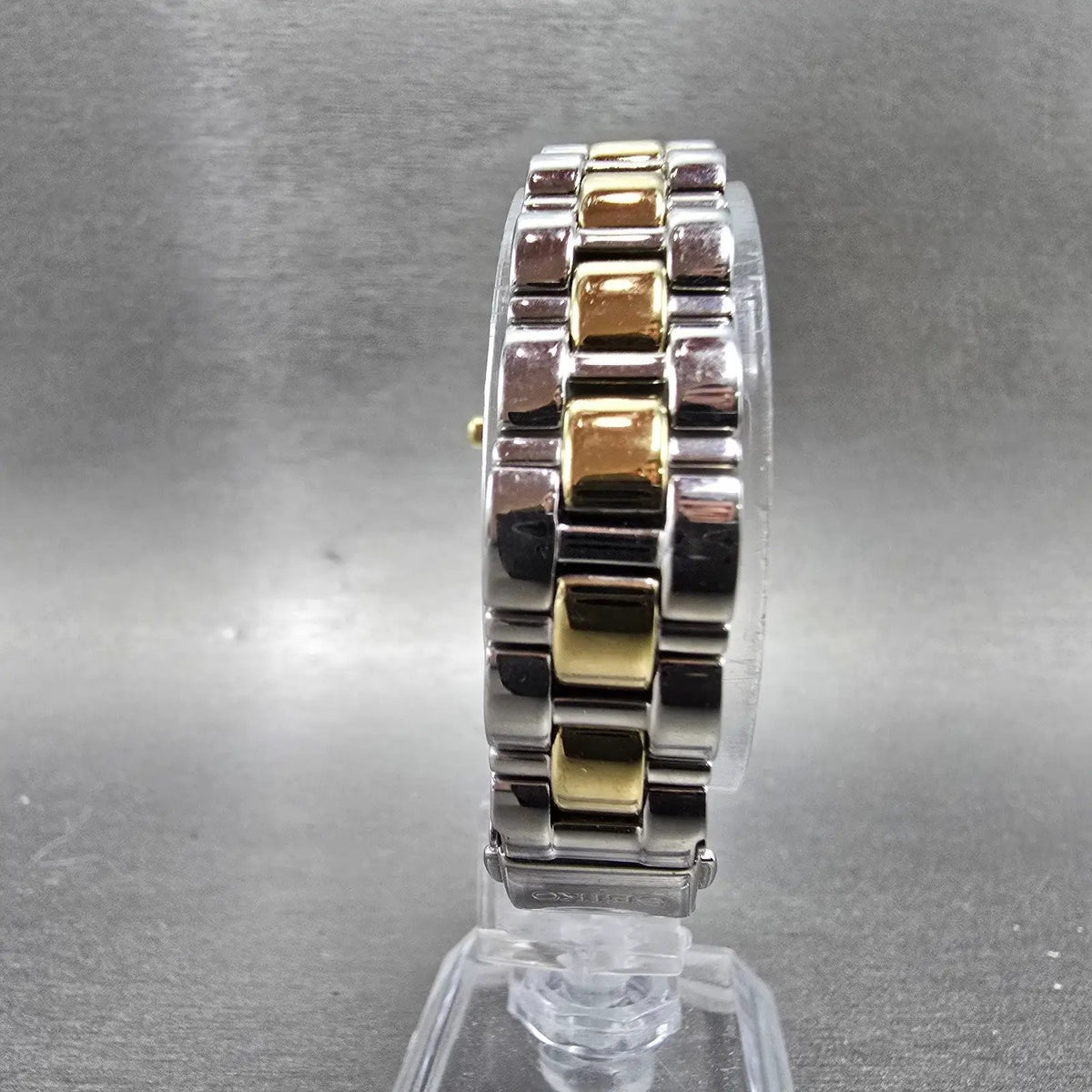 Seiko Solar Watch Women 28mm MOP Dial Two Tone Date Gemmed V137-0AA0 Works JP 677