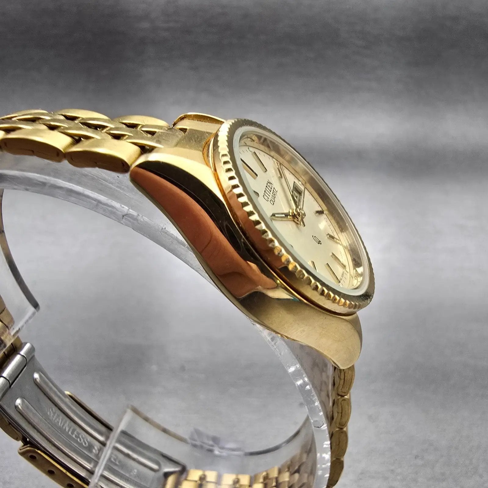 Citizen CQ Watch Women 25mm Champagne Dial Gold Tone Daydate 6000-914376 New Bat3