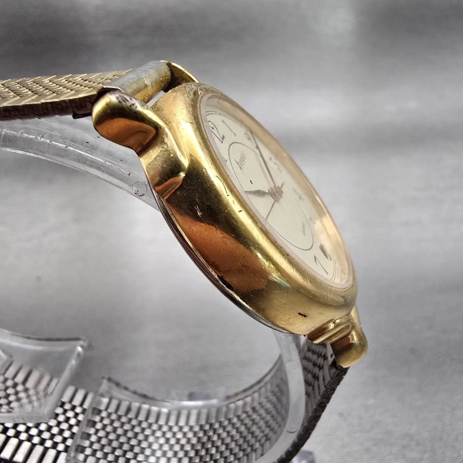 Seiko Avenue Watch Men 32mm Cream Dial Gold Tone Date 5H22-6150 New Battery VTG3