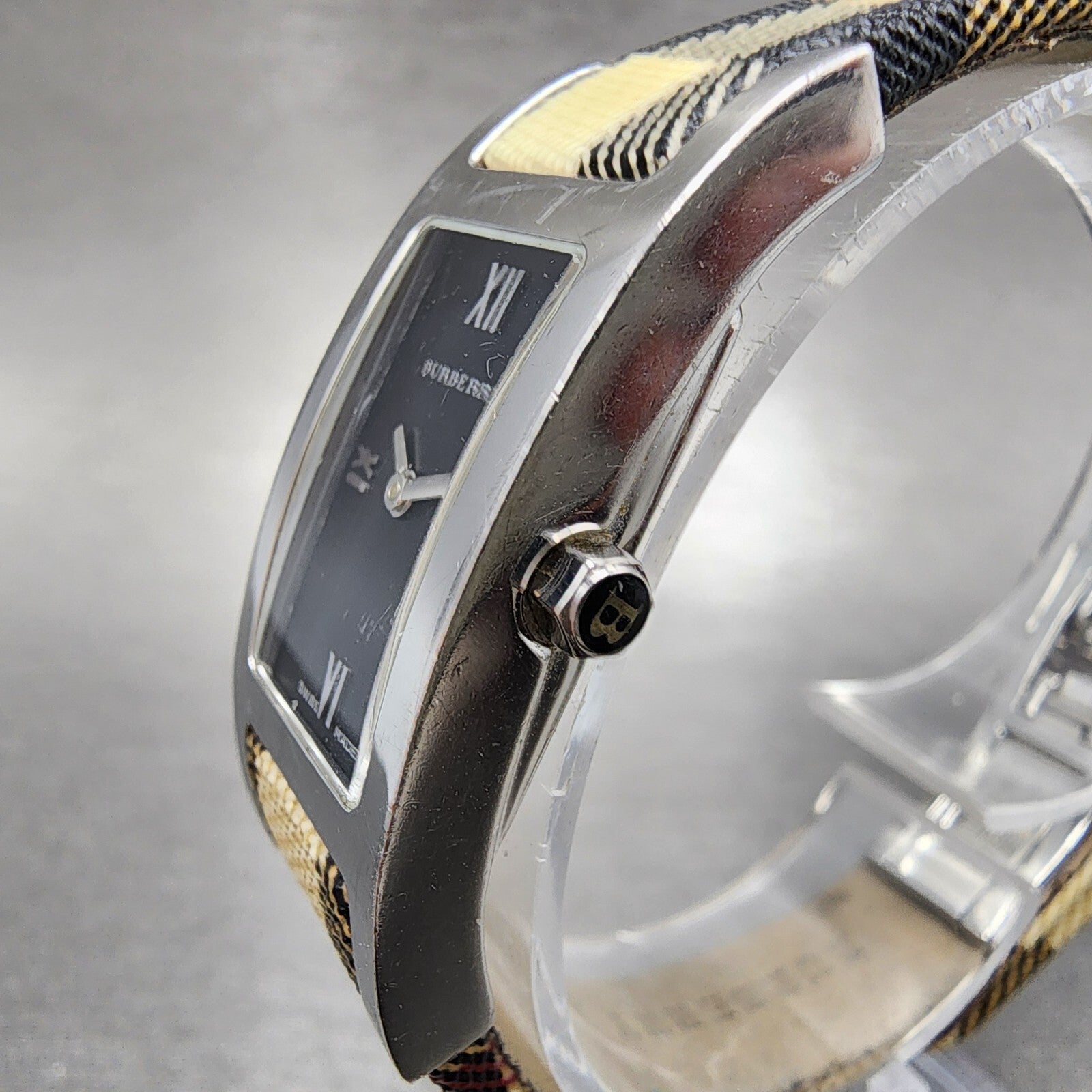 Burberry Heritage Tank Watch Women 18mm Black Dial Steel New Battery BROKEN BAND2