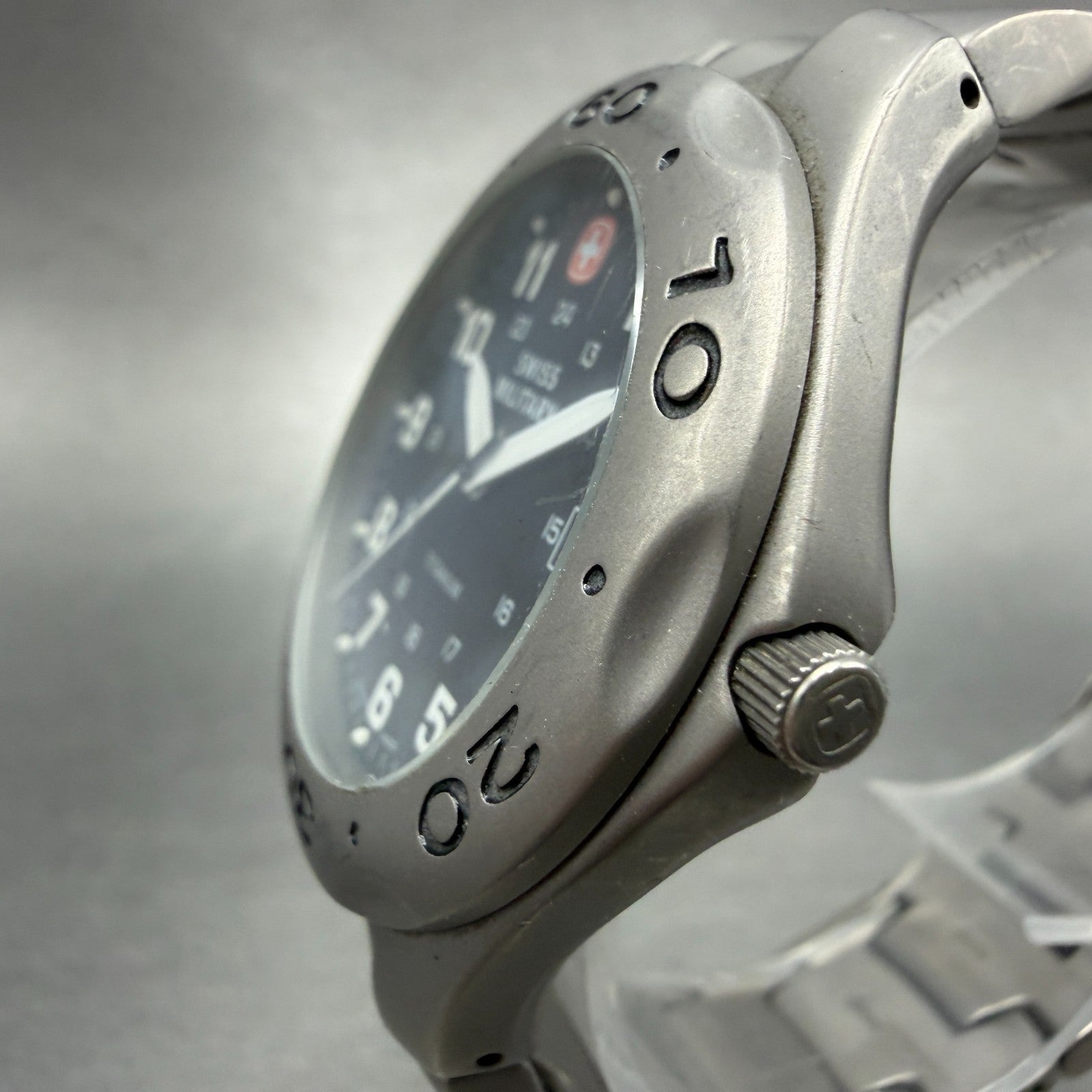 Swiss Military Dive Watch Men 40mm Black Dial Titanium Date 095.1035 Round PARTS3