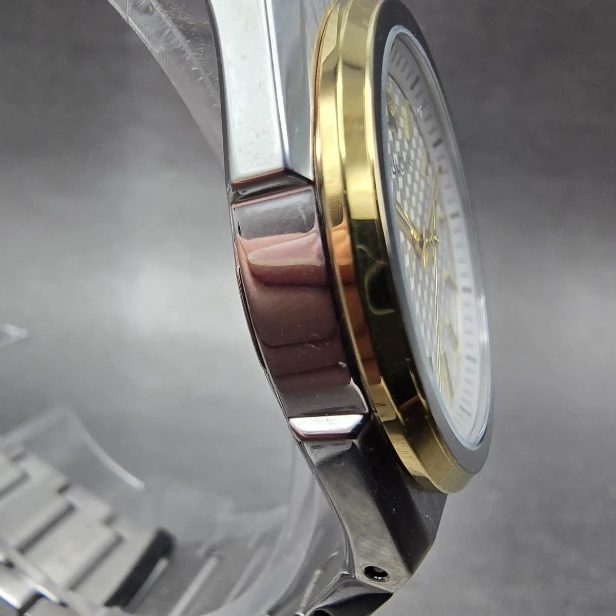 Bulova Watch Women 30mm White Dial Two Tone Date Round 98L323 New Battery 1236