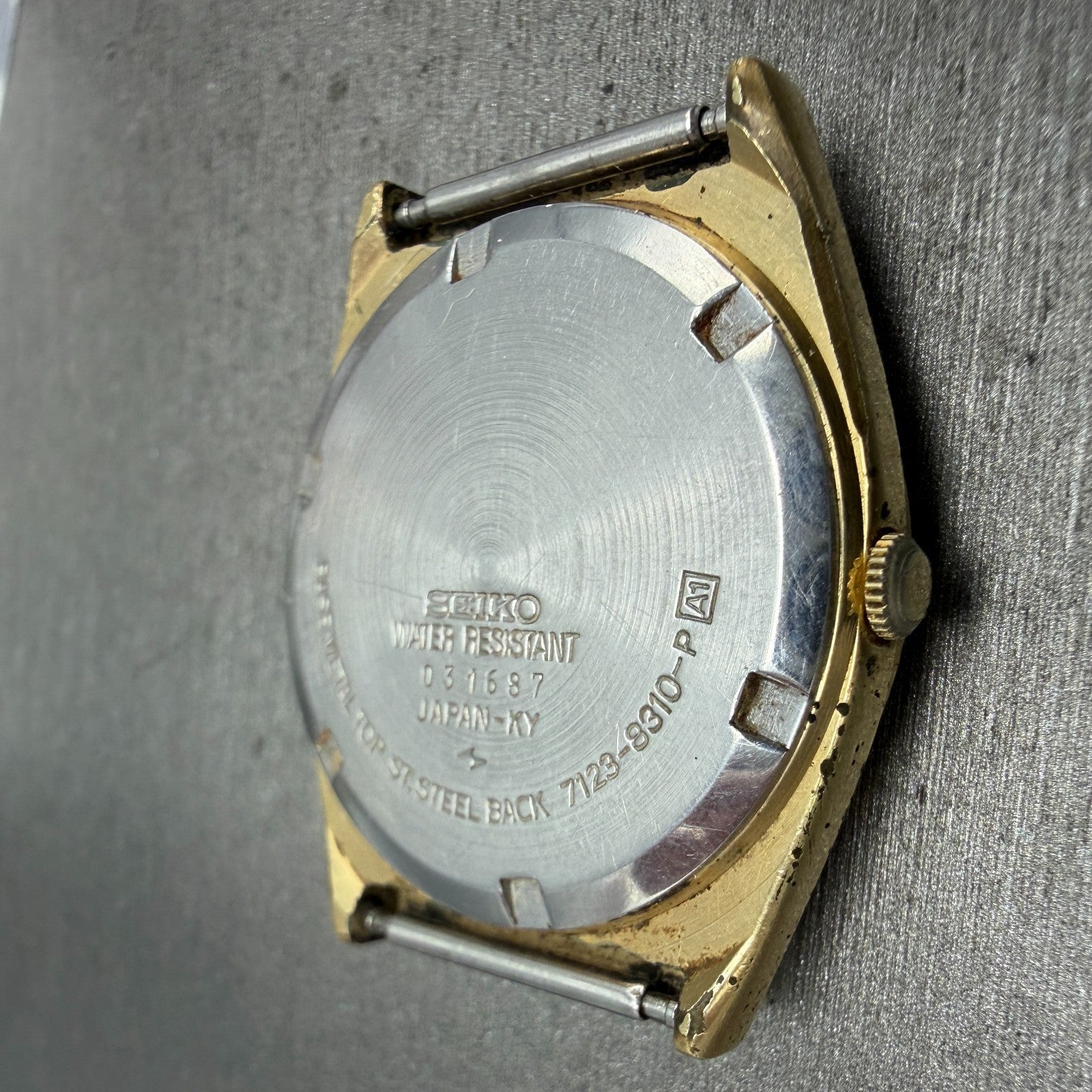 Seiko SQ Watch Men 34mm Champagne Dial Gold Tone Daydate Round 7123-8310 PARTS9