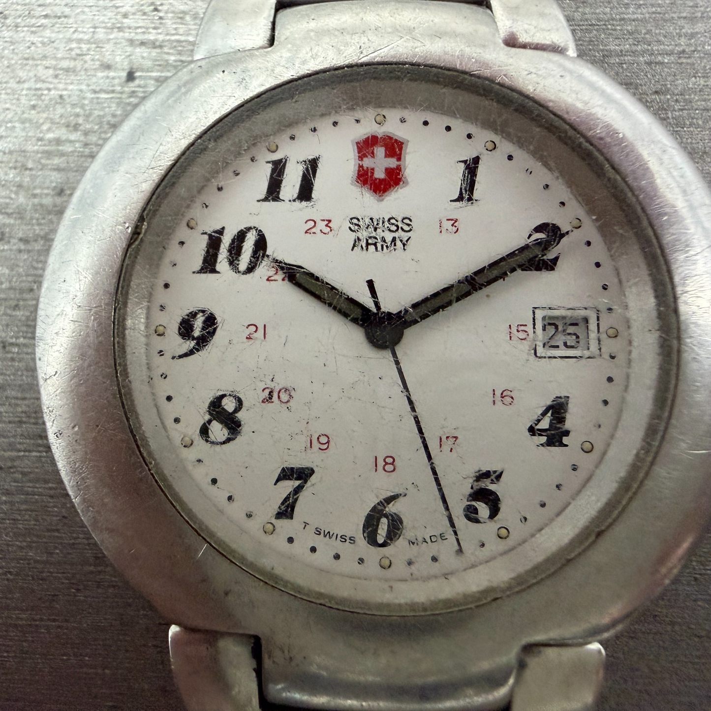 Victorinox Swiss Army Calvary Watch Men 39mm White Dial Silver Tone Date PARTS R2