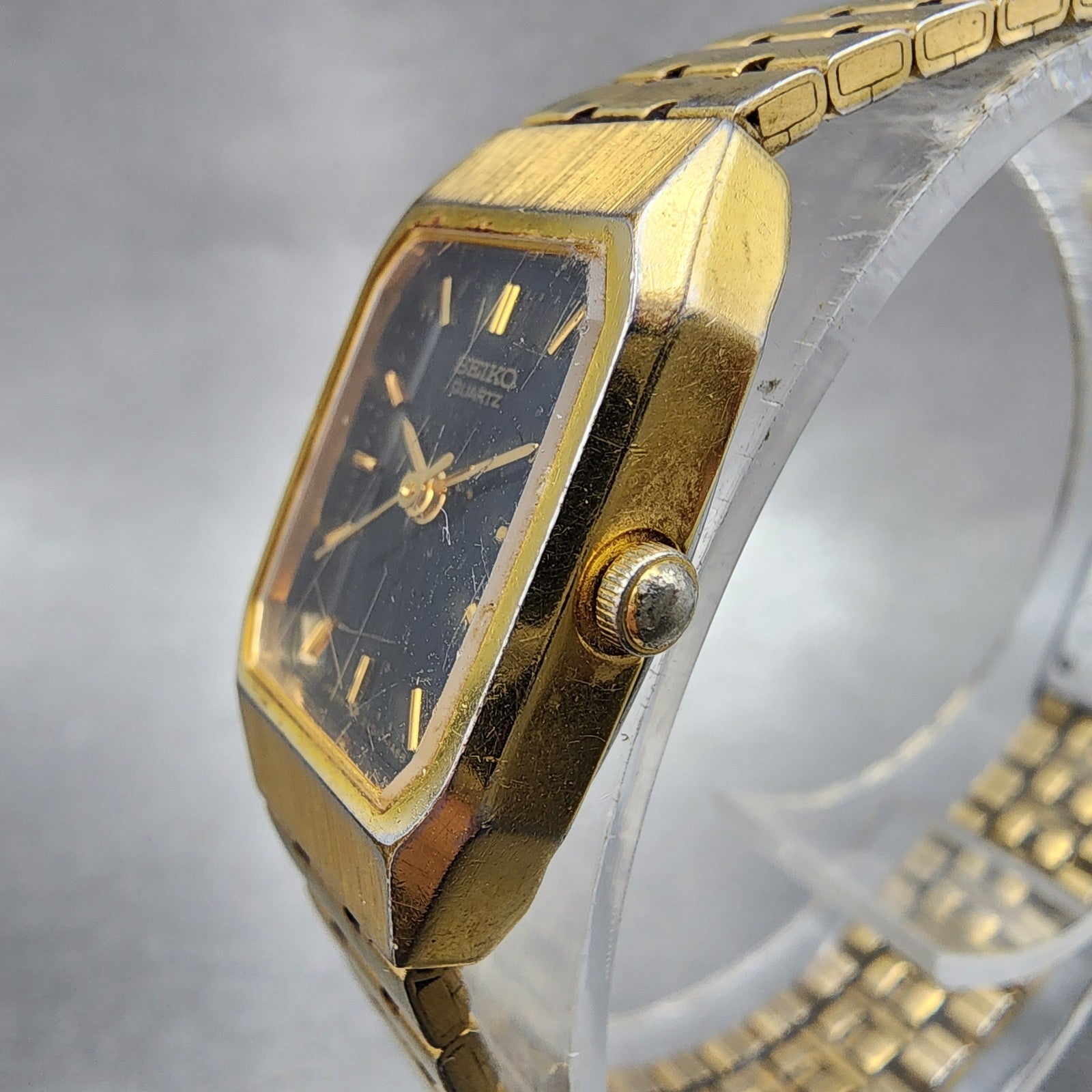Seiko Tank Watch Women 17mm Black Dial Gold Tone 2Y015D20 Rectangle New Battery1