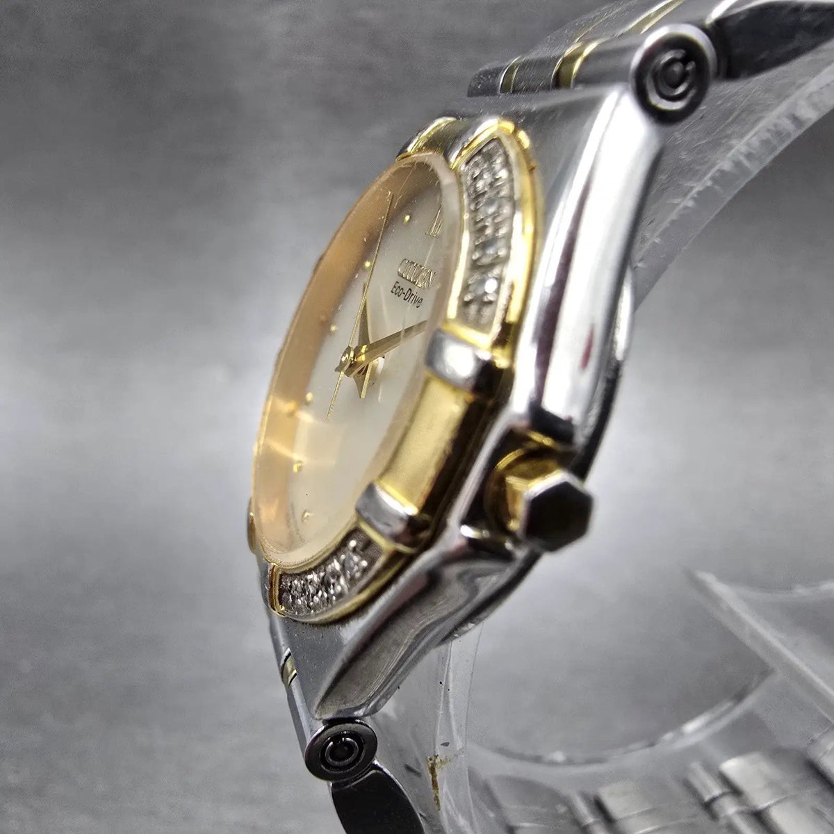 Citizen Eco-Drive Watch Women 25mm White Dial Two Tone Round E030-H26647 Runs JP2