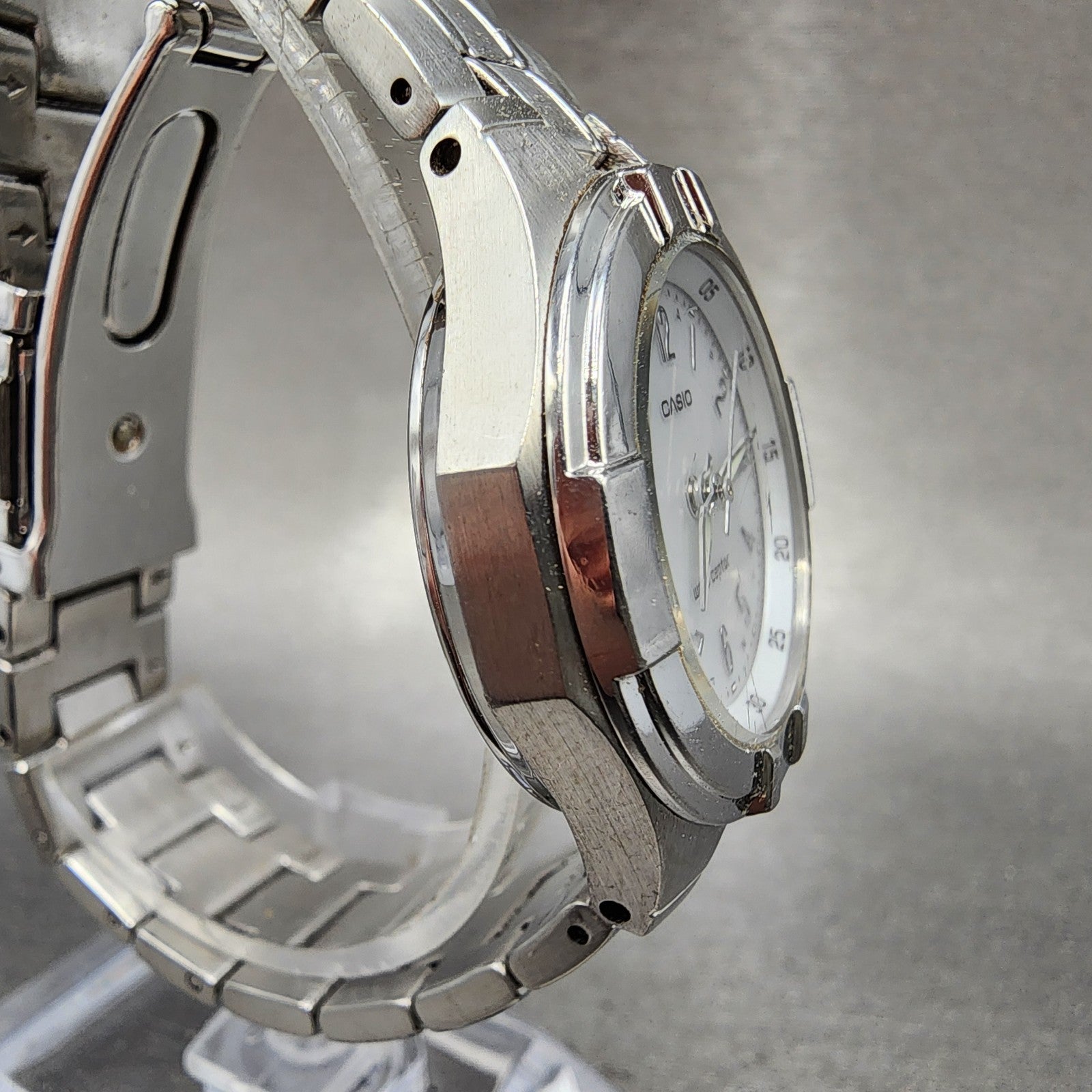 Casio Waveceptor Watch Women 30mm White Dial Silver Tone Date Round Runs LWQ1503