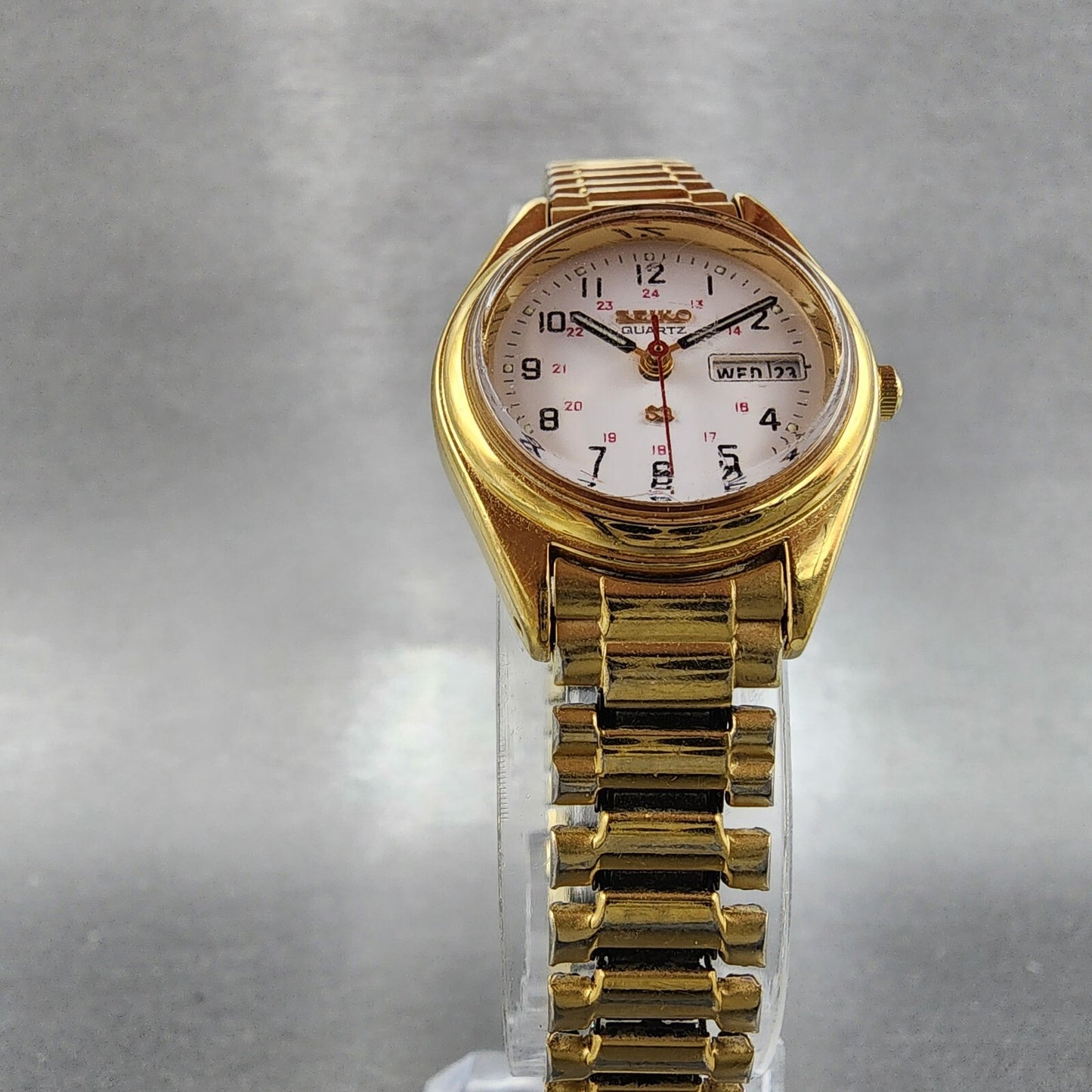 Seiko SQ Watch Women 24mm White Dial Gold Tone Daydate Round 7N83-6A09 New Batt