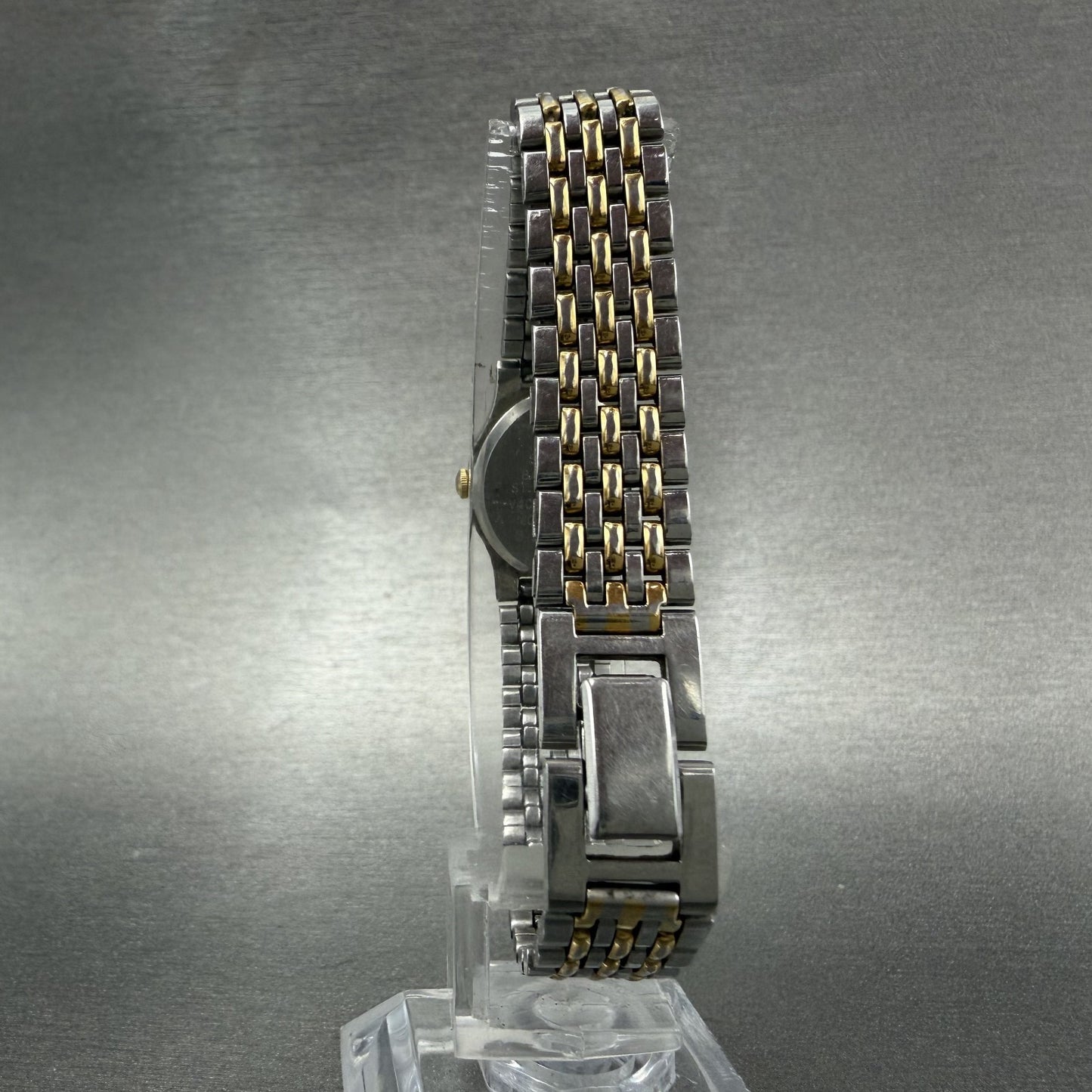 Seiko Watch Women 18mm White Dial Two Tone Oval V401-5228 New Battery Vintage AB7