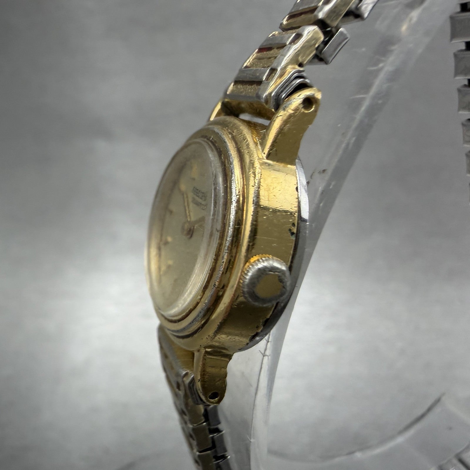 Seiko Watch Women 19mm Champagne Dial Gold Tone Round 23200319 New Battery VTG2