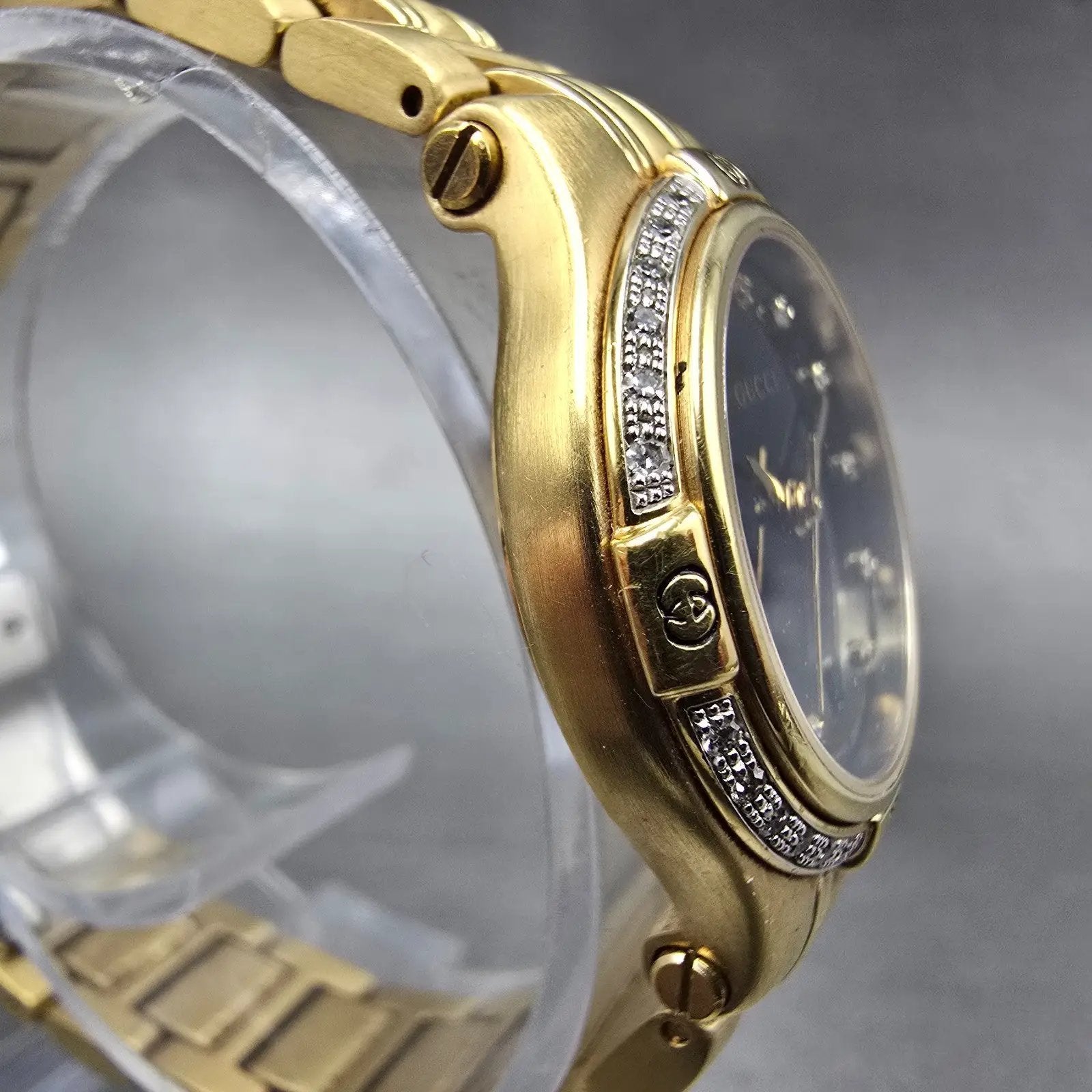 Gucci 9240L Watch Women 26mm Black Dial Gold Tone Date Diamonds New Battery3