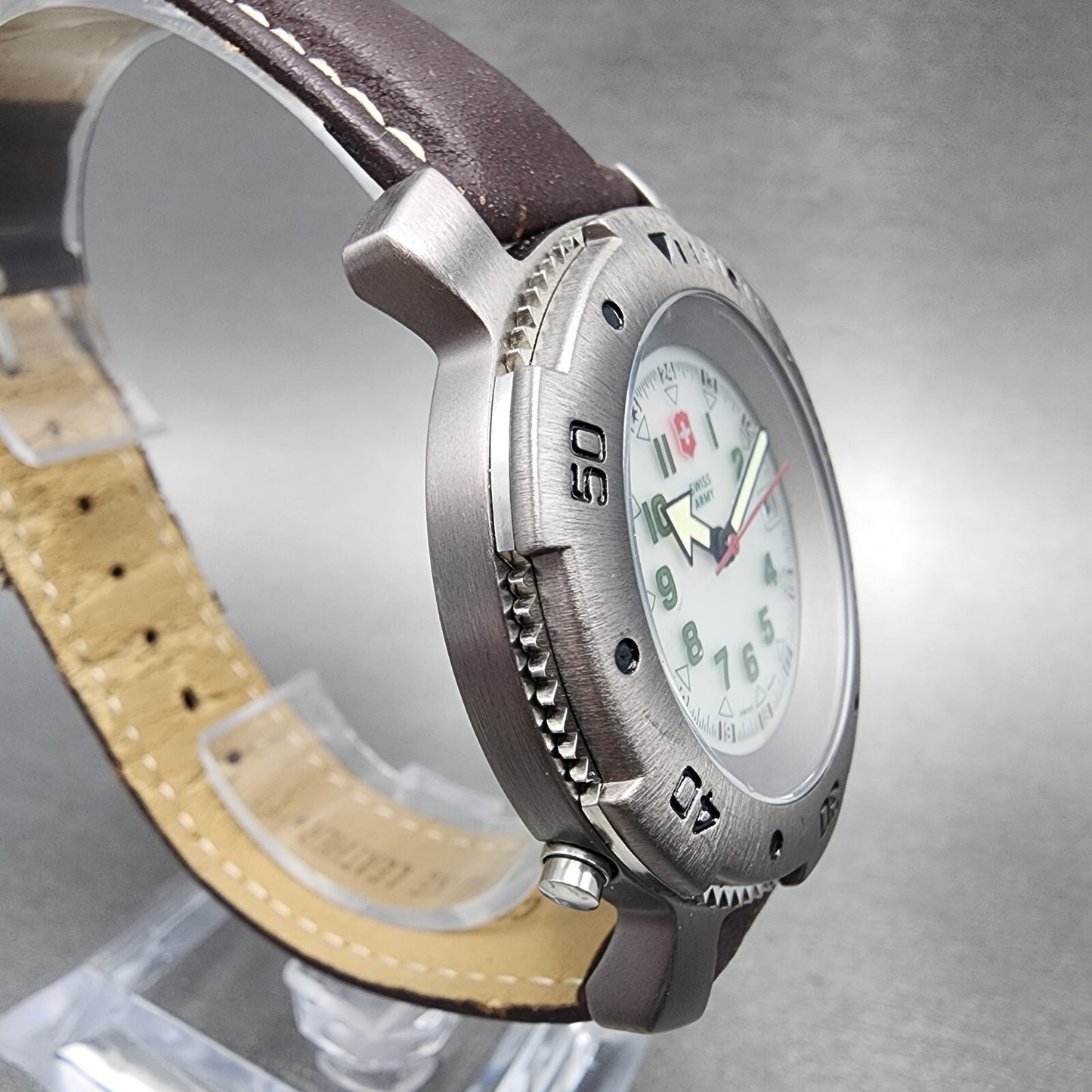 Victorinox Swiss Army Sportline Watch Men 37mm Gray Dial Silver Tone Date NewBat3