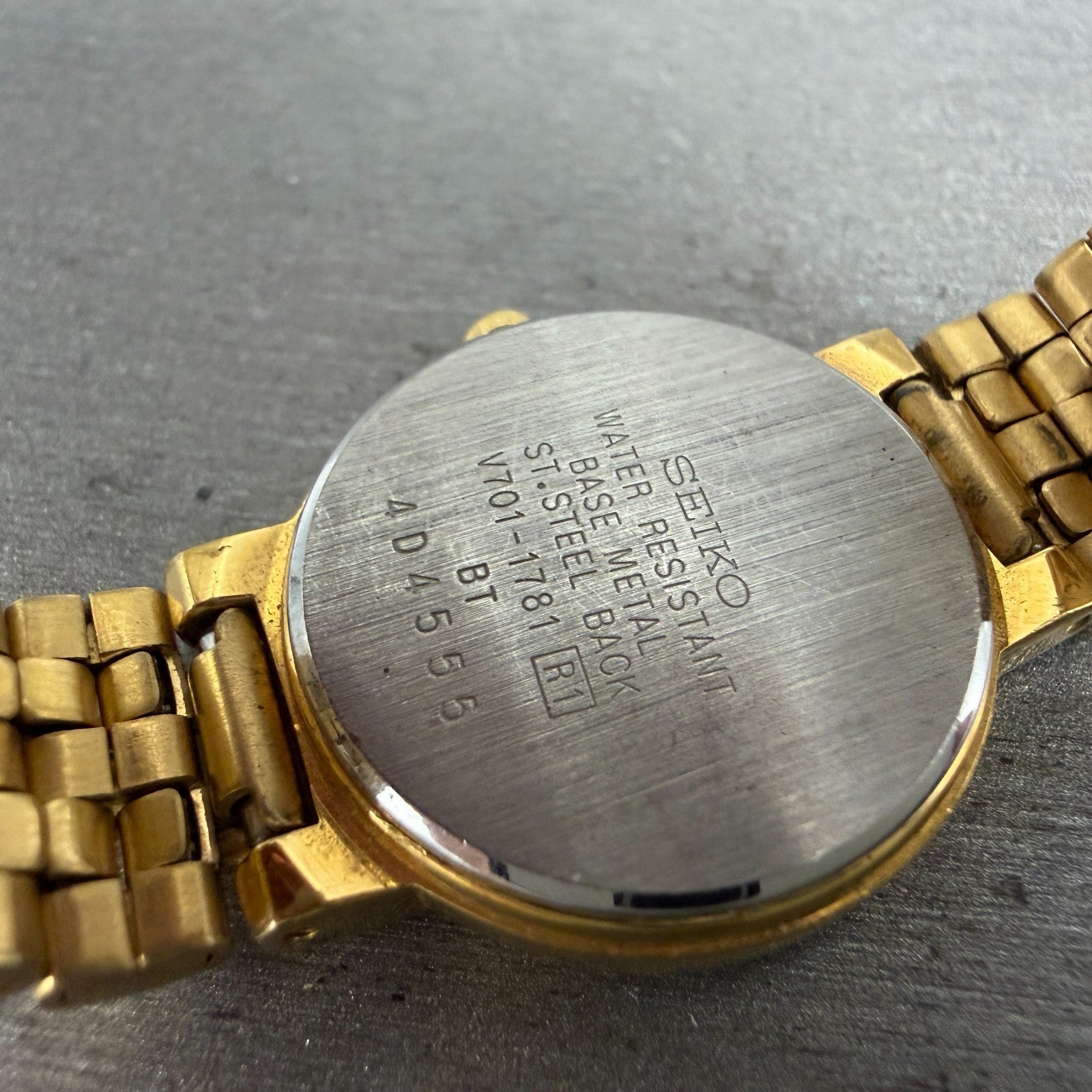 Seiko Watch Women 24mm White Dial Gold Tone Round V701-1781 New Battery Vinatge9