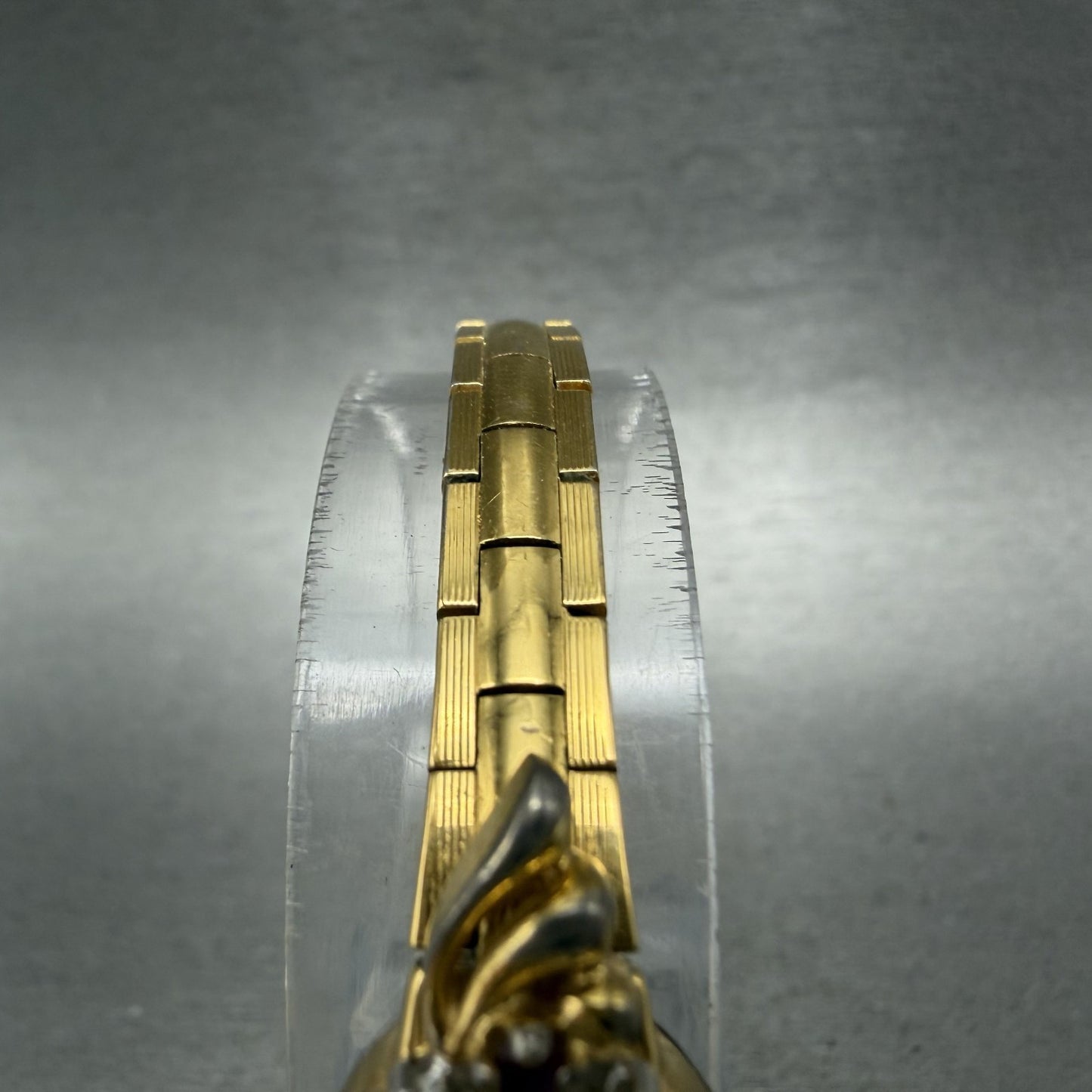 Seiko Pulsar Watch Women 17mm Silver Dial Gold Tone V400L167A New Battery4