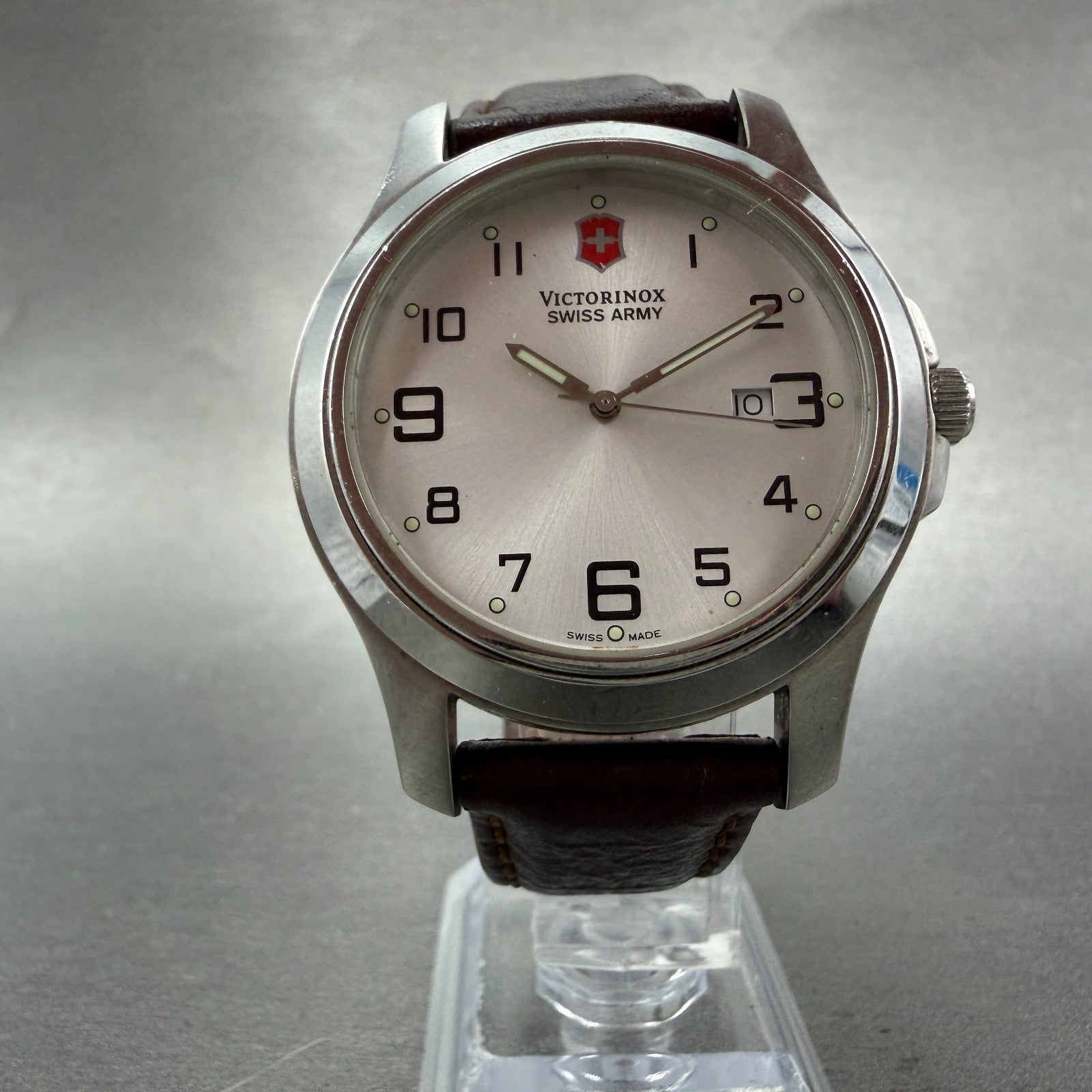 Victorinox Swiss Army Watch Men 40mm Silver Dial Silver Tone Date Round PARTS6