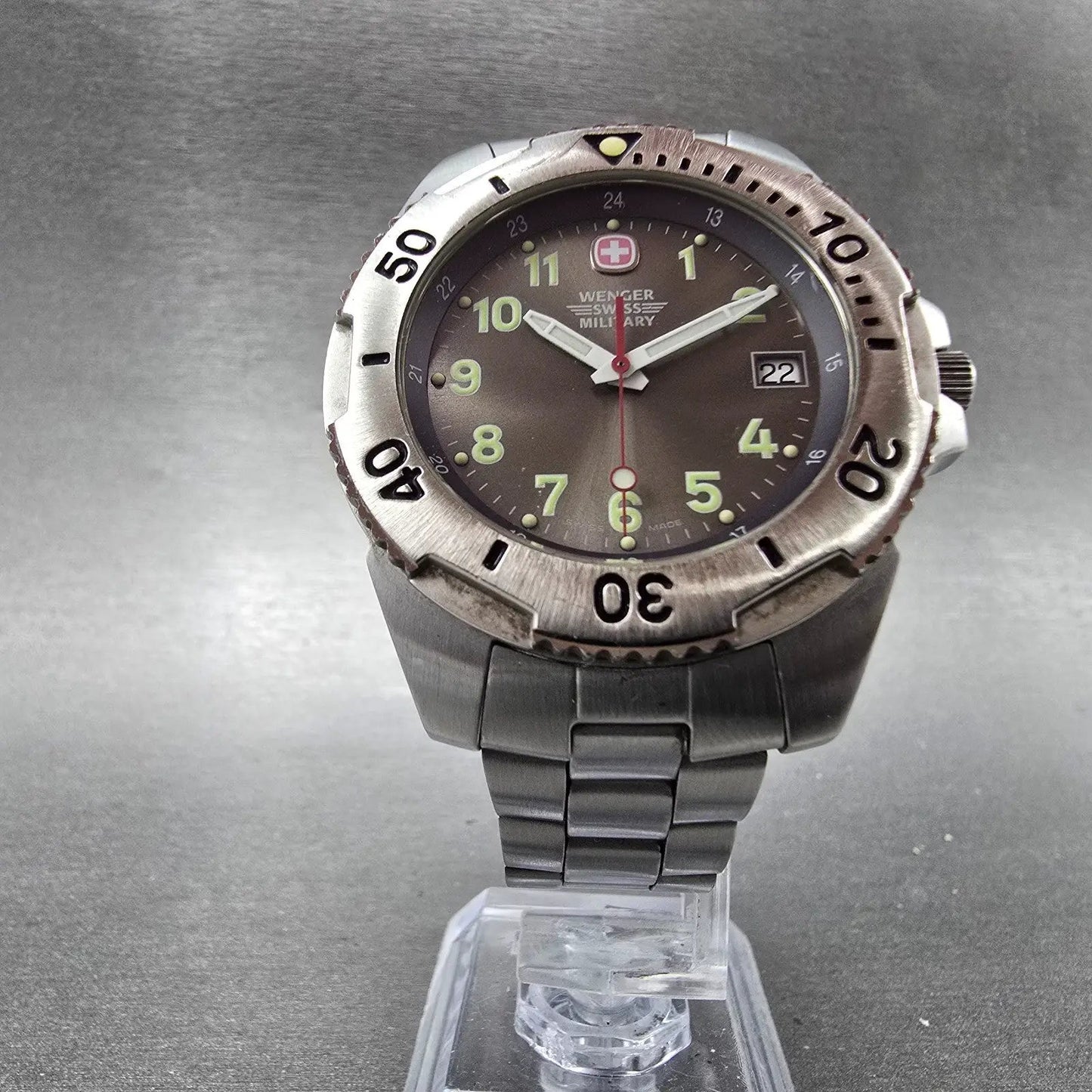 Wenger Swiss Military Dive Watch Men 39mm Gray Dial Steel Date 79088 New Batt JJ5