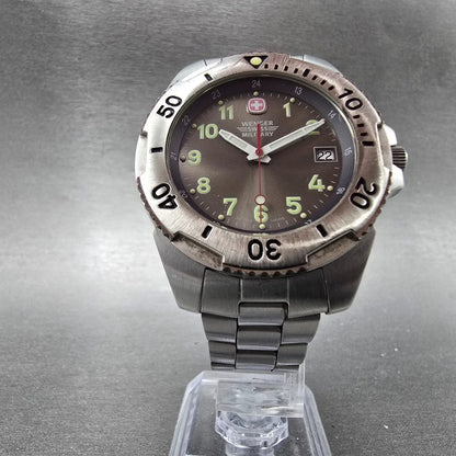 Wenger Swiss Military Dive Watch Men 39mm Gray Dial Steel Date 79088 New Batt JJ5