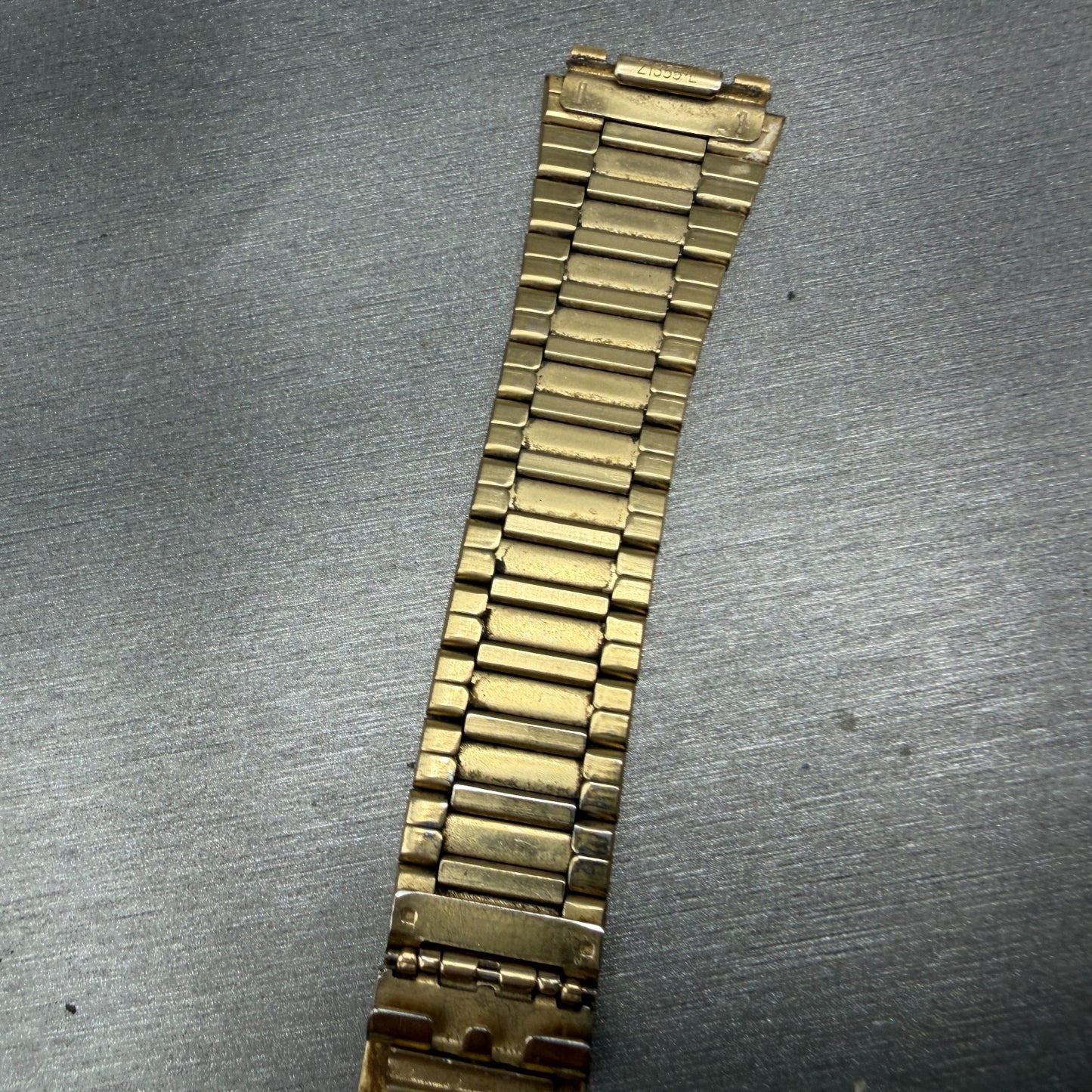 Seiko Bracelet 18mm Gold Tone Stainless Steel MISSING A PIECE Z1355L VTG11