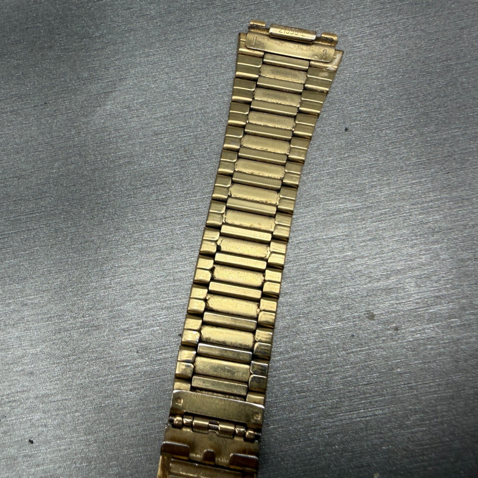 Seiko Bracelet 18mm Gold Tone Stainless Steel MISSING A PIECE Z1355L VTG11