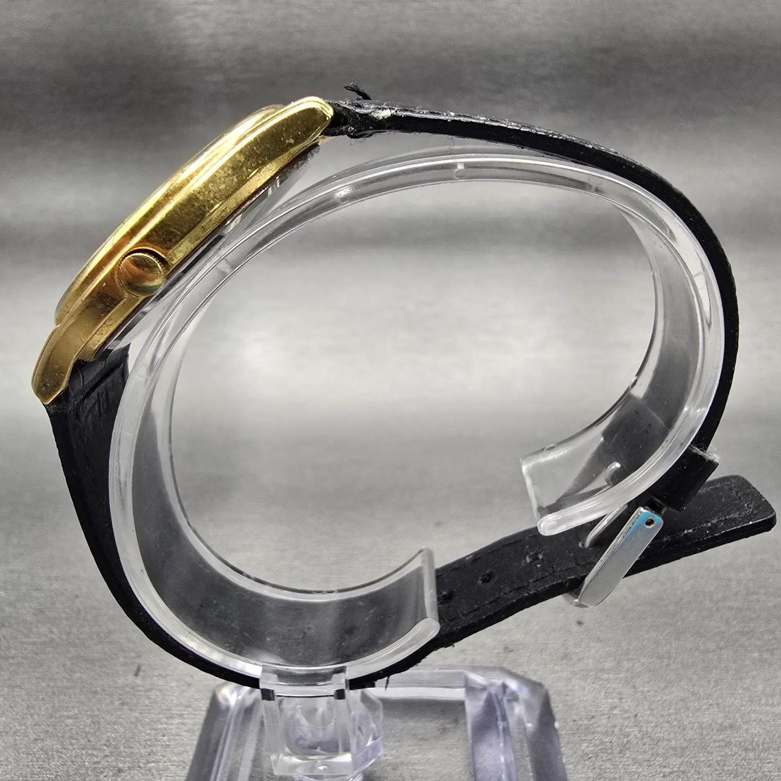 Citizen CQ Watch Men 34mm Black Dial Gold Tone Daydate Round 2500-S76418 New Bat6