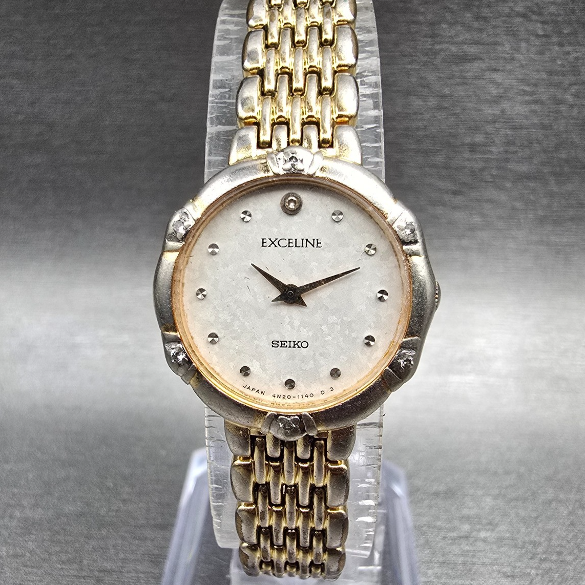 Seiko Exceline Watch Women 21mm White Dial Gold Tone Gemmed 4N20-0640 New Batt0