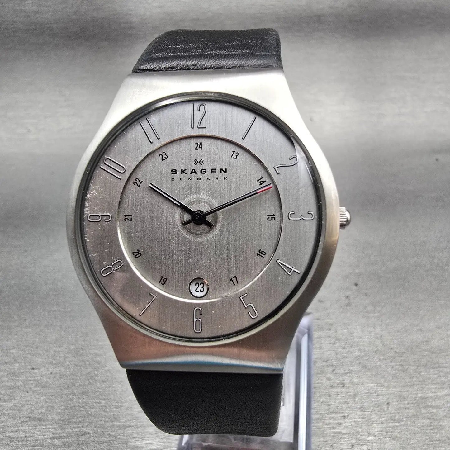 Skagen Watch Men 37mm Silver Dial Silver Tone Date Round 233XXLSLC New Battery0