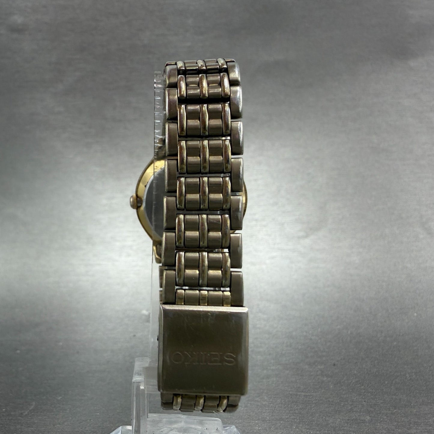 Seiko Watch Women 27mm Champagne Dial Gold Tone Date Round 7N82-0131 New Battery7