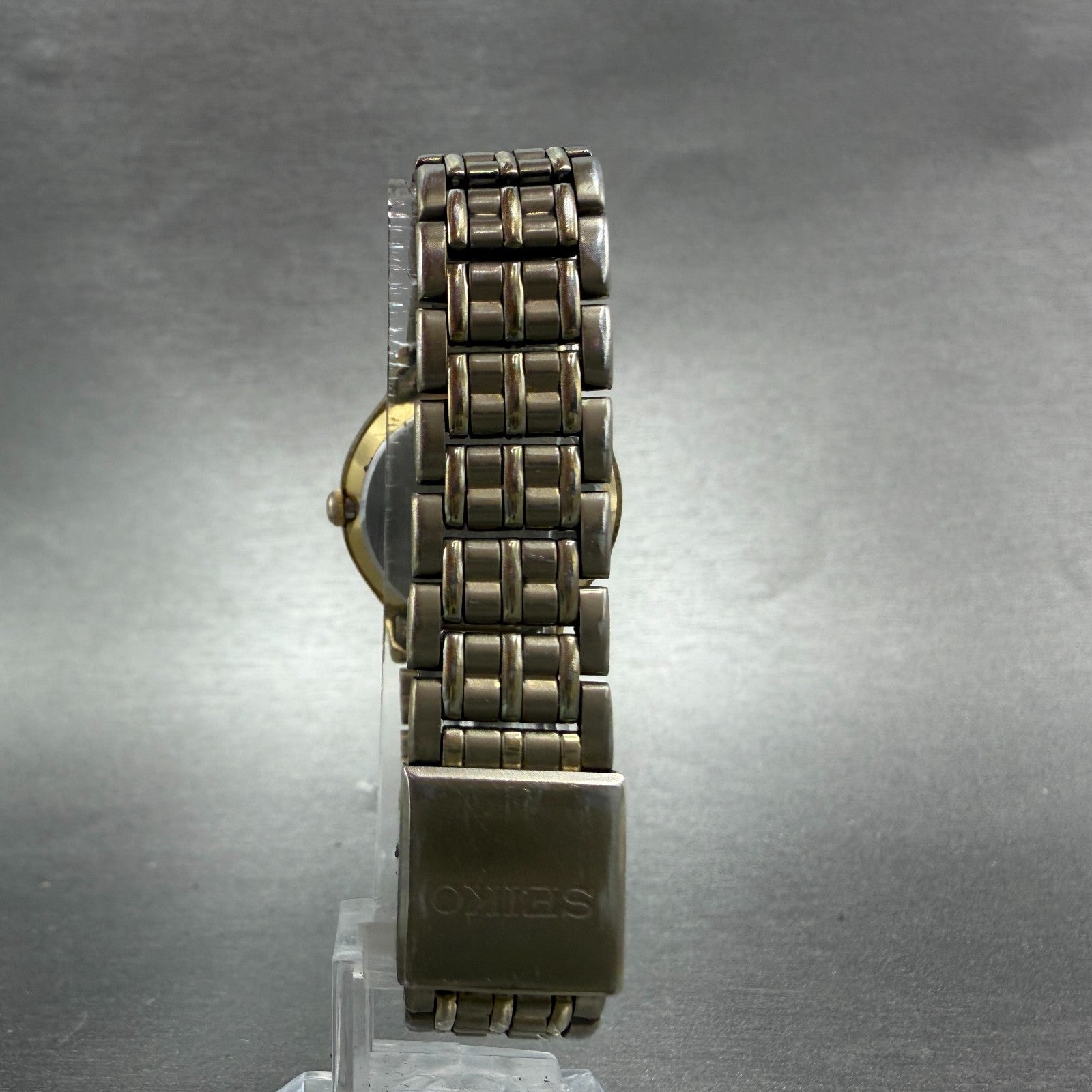 Seiko Watch Women 27mm Champagne Dial Gold Tone Date Round 7N82-0131 New Battery7