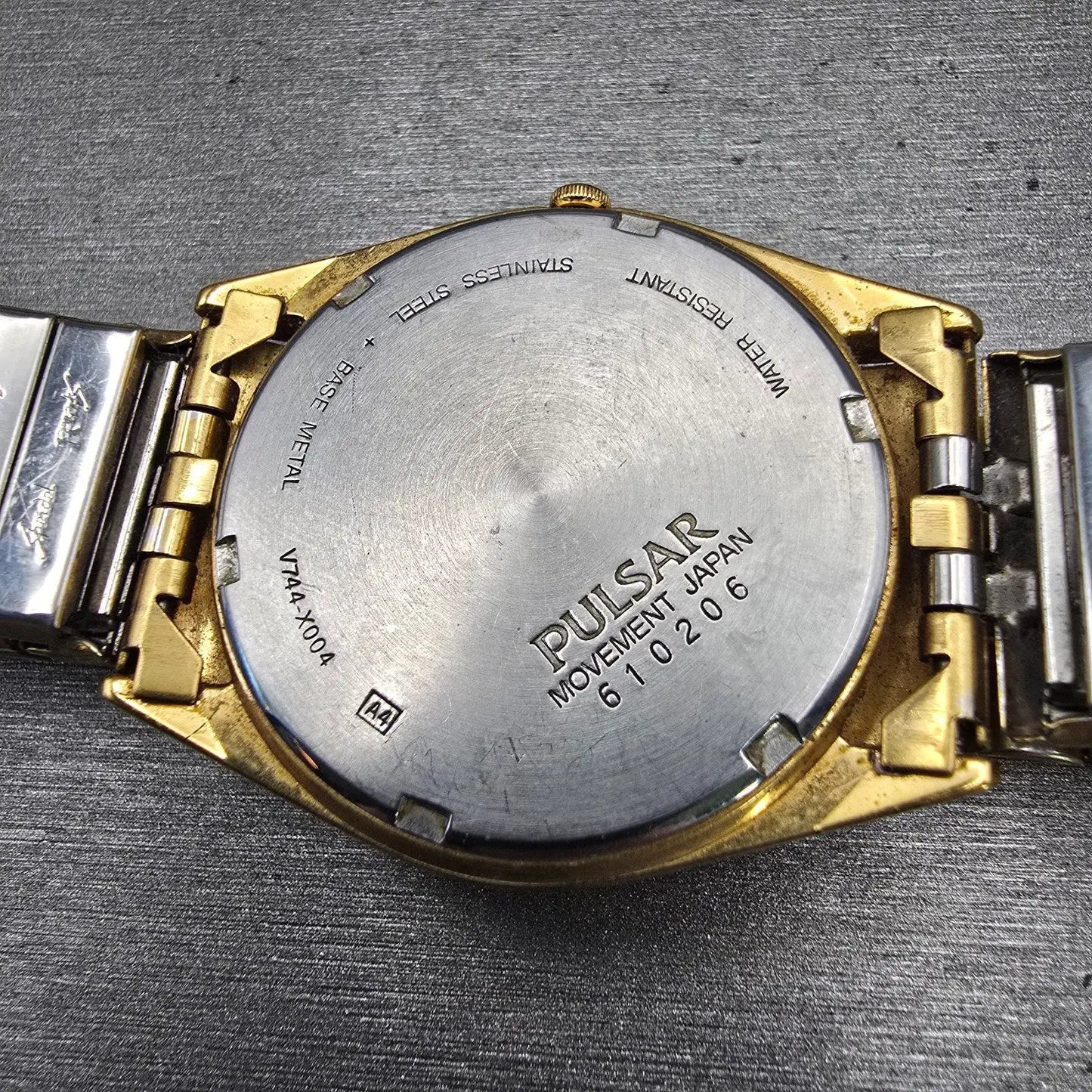 Seiko Pulsar Watch Men 35mm Champagne Dial Gold Tone Daydate V744-X004 New Batt10