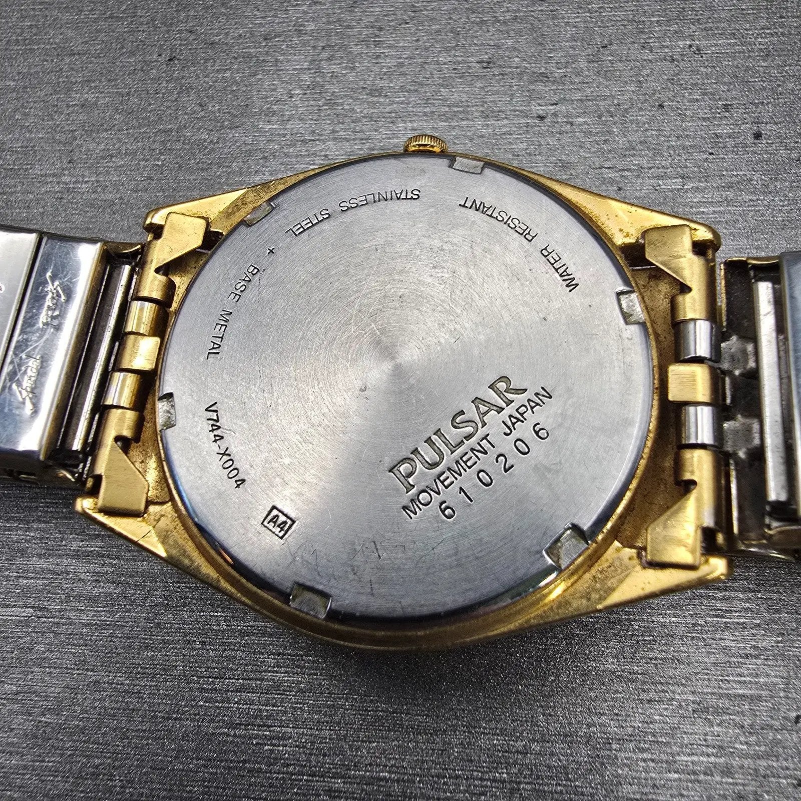 Seiko Pulsar Watch Men 35mm Champagne Dial Gold Tone Daydate V744-X004 New Batt10