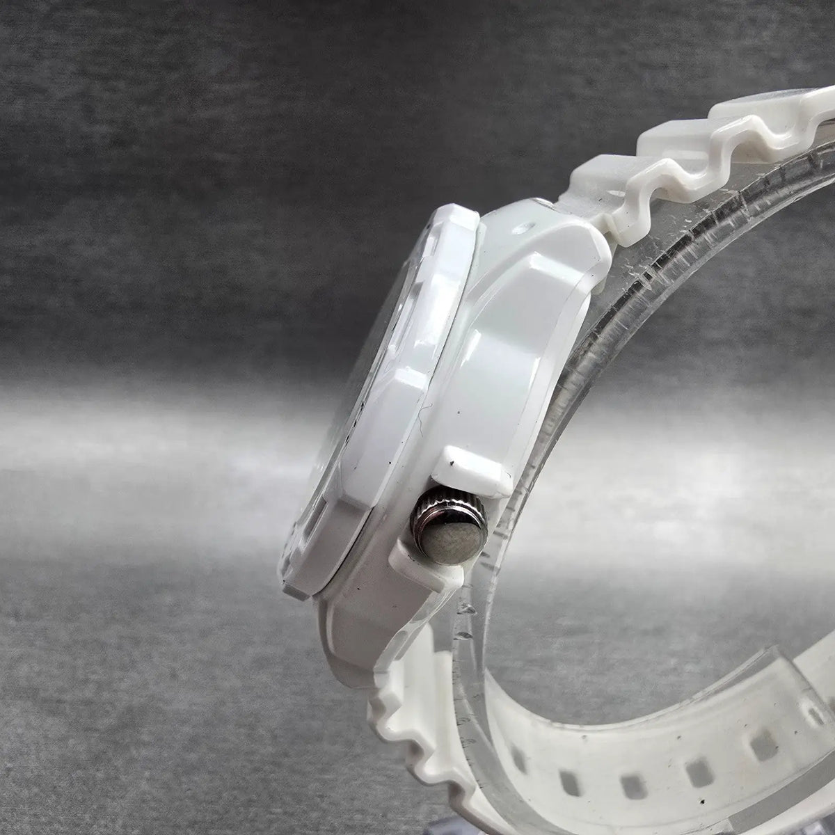 Casio Diver Watch Women 33mm White Dial White Tone Date Round LRW-200H New Batt2