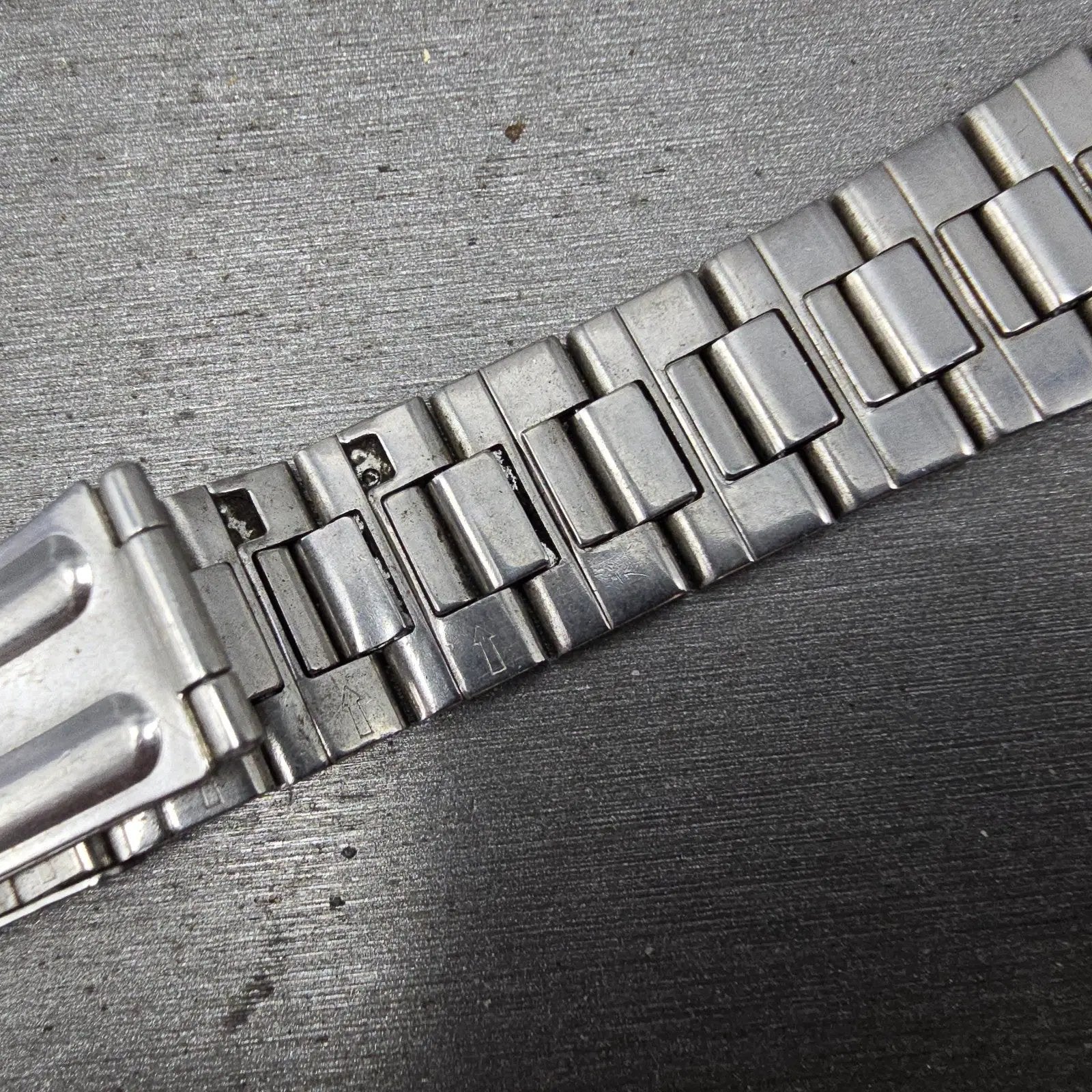 Seiko SQ Bracelet 19mm Stainless Steel Silver Tone Tri Folding Clasp VTG 111S8