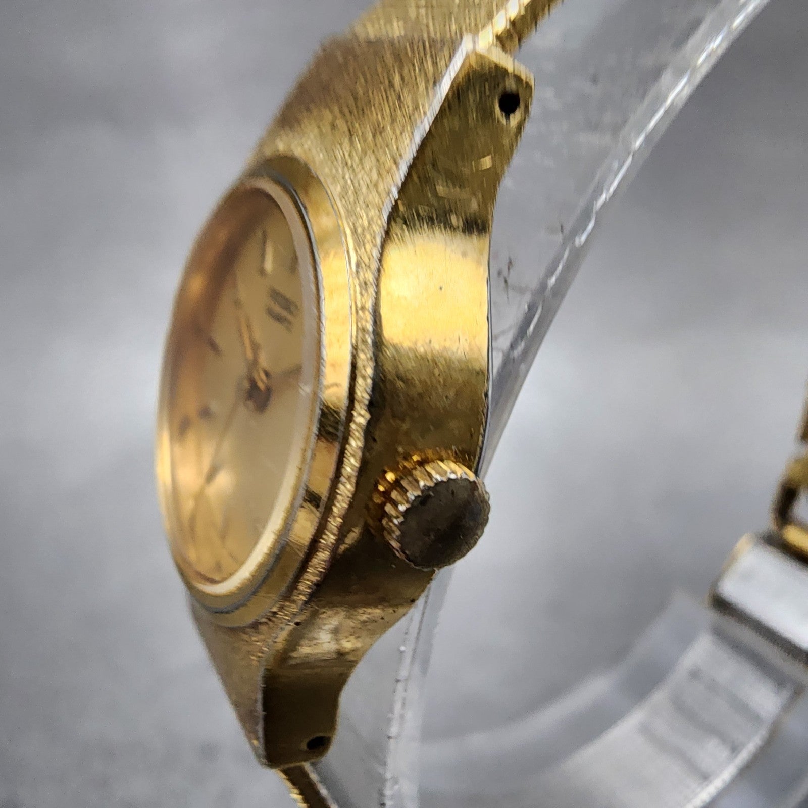 Seiko Watch Women 20mm Champagne Dial Gold Tone Round 8y210029 New Battery2