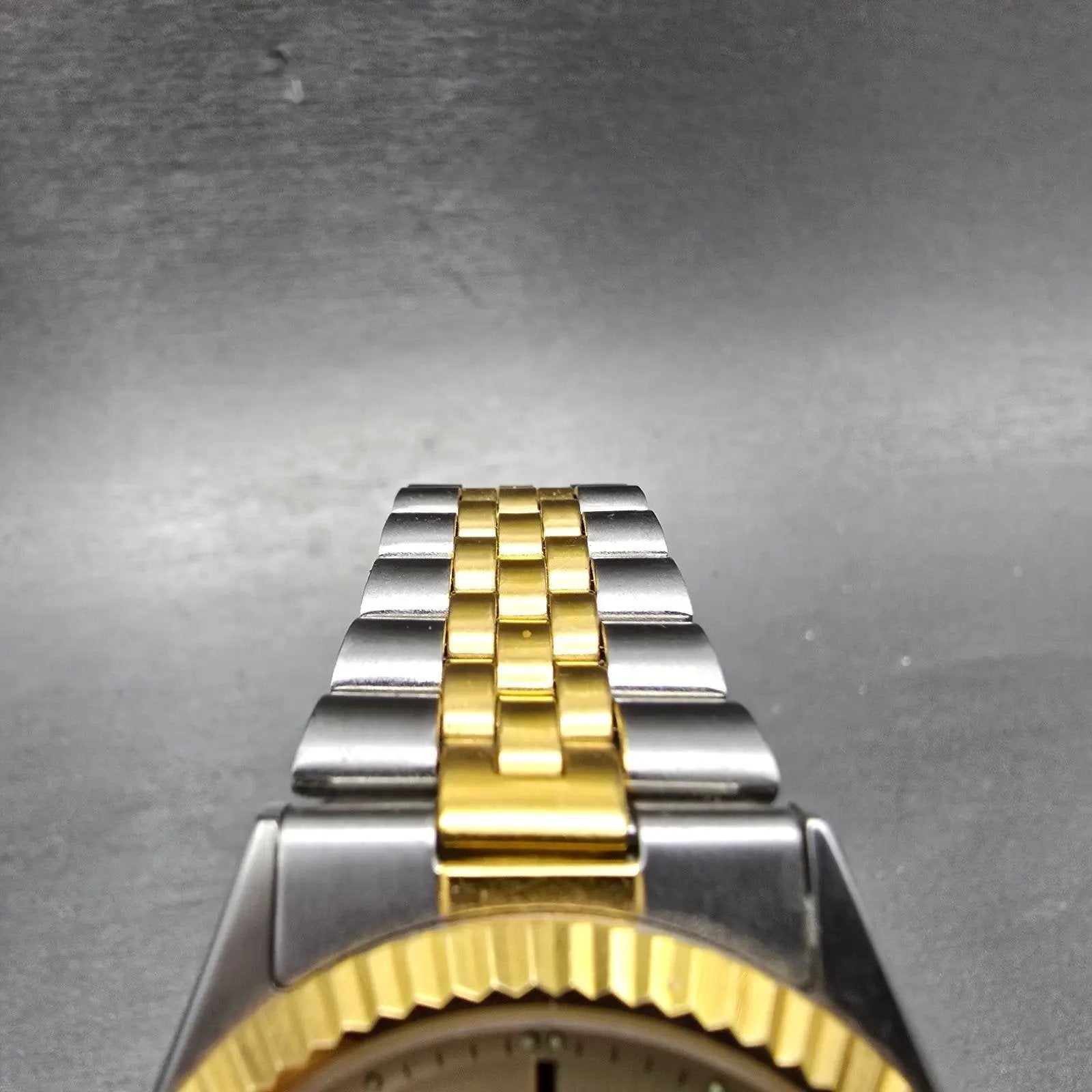 Citizen CQ Watch Men 35mm Champagne Dial Two Tone Daydate 6100-R00405 PARTS5