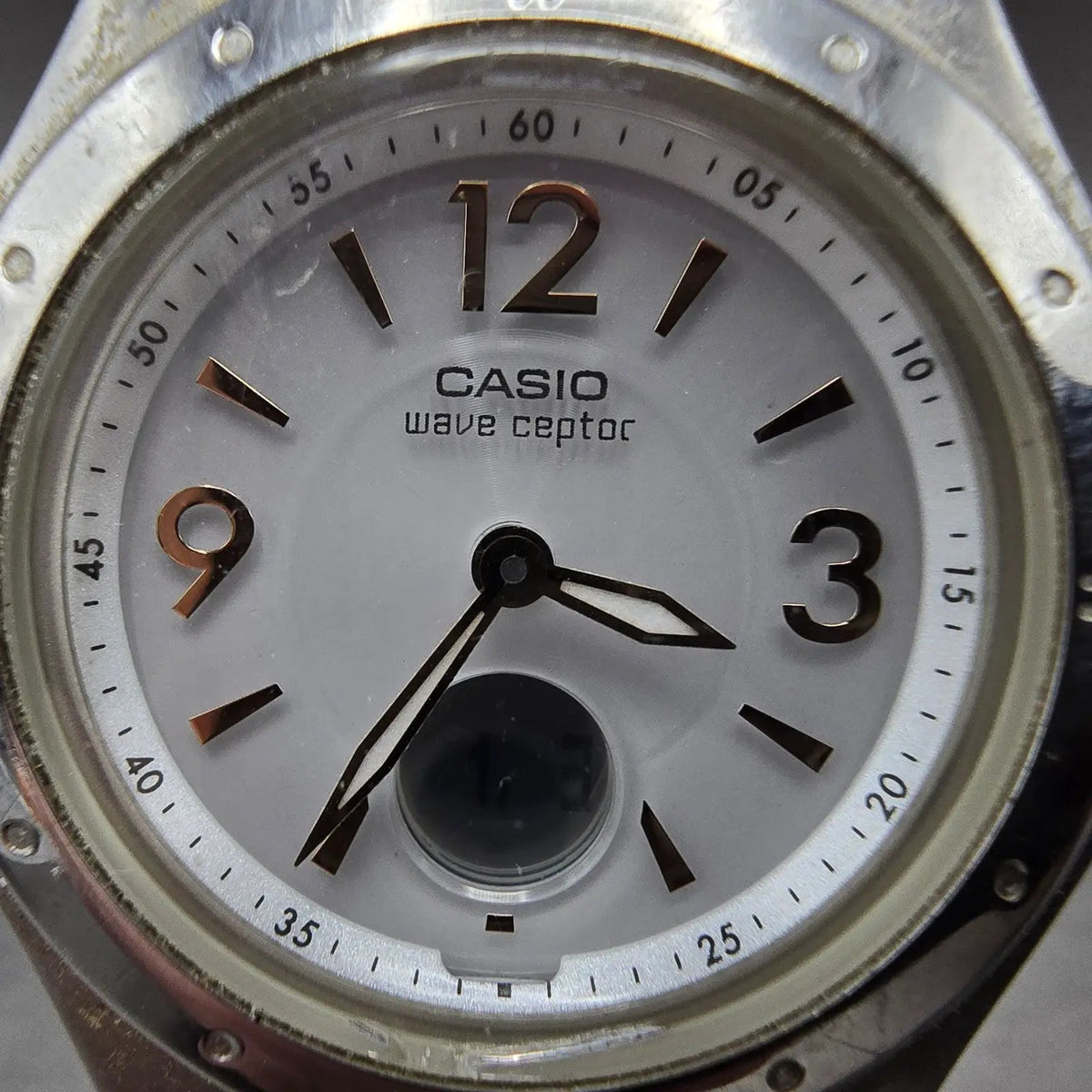 Casio Wave Ceptor Watch Women 35mm White Dial Silver Analog Digital Works GT1