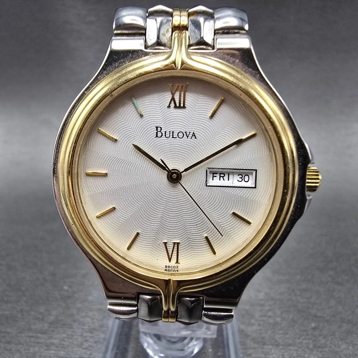 Bulova Watch Men 34mm White Dial Two Tone Daydate 98C02 Round VTG PARTS0