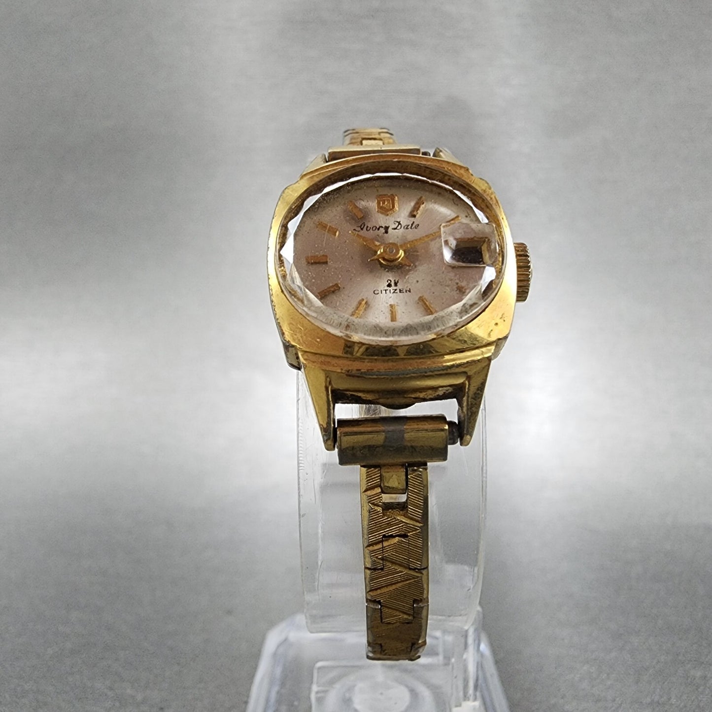 Citizen Ivory Date Watch Women 18mm Silver Dial Gold Tone Date Manual Runs5