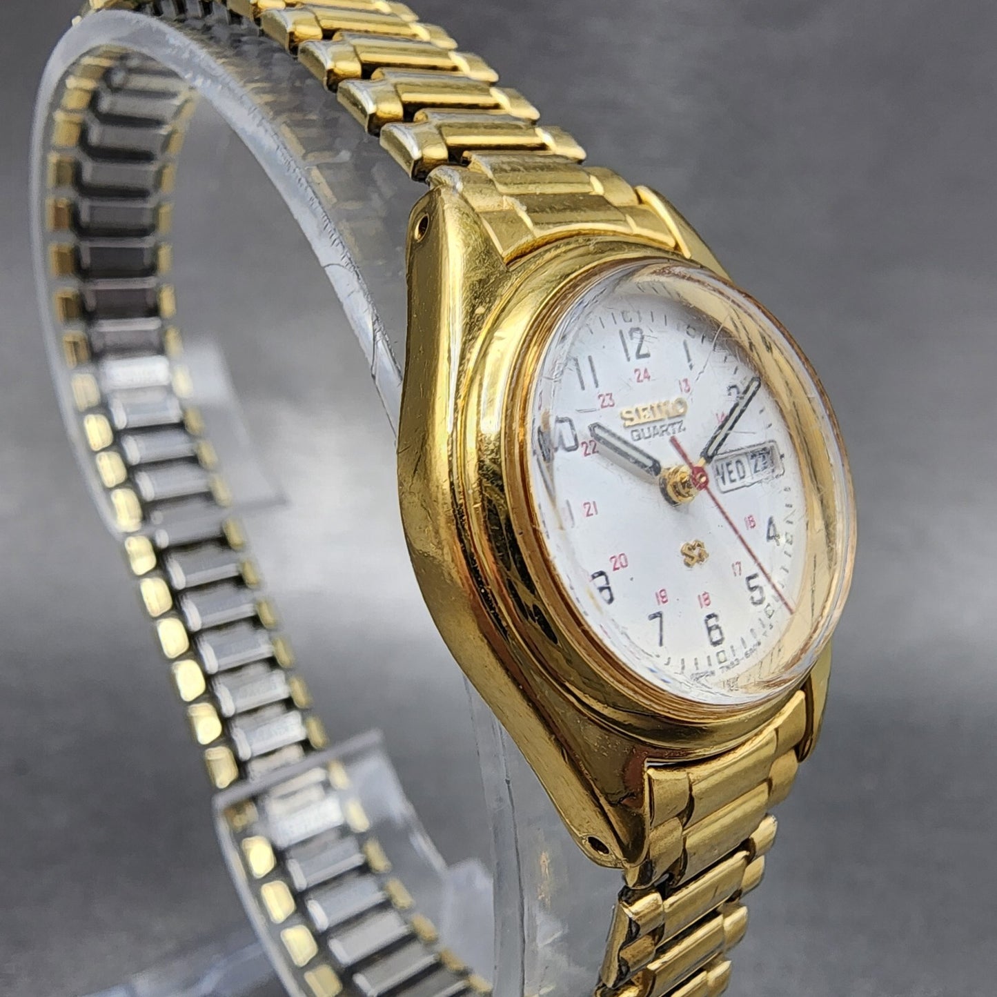 Seiko SQ Watch Women 24mm White Dial Gold Tone Daydate Round 7N83-6A09 New Batt