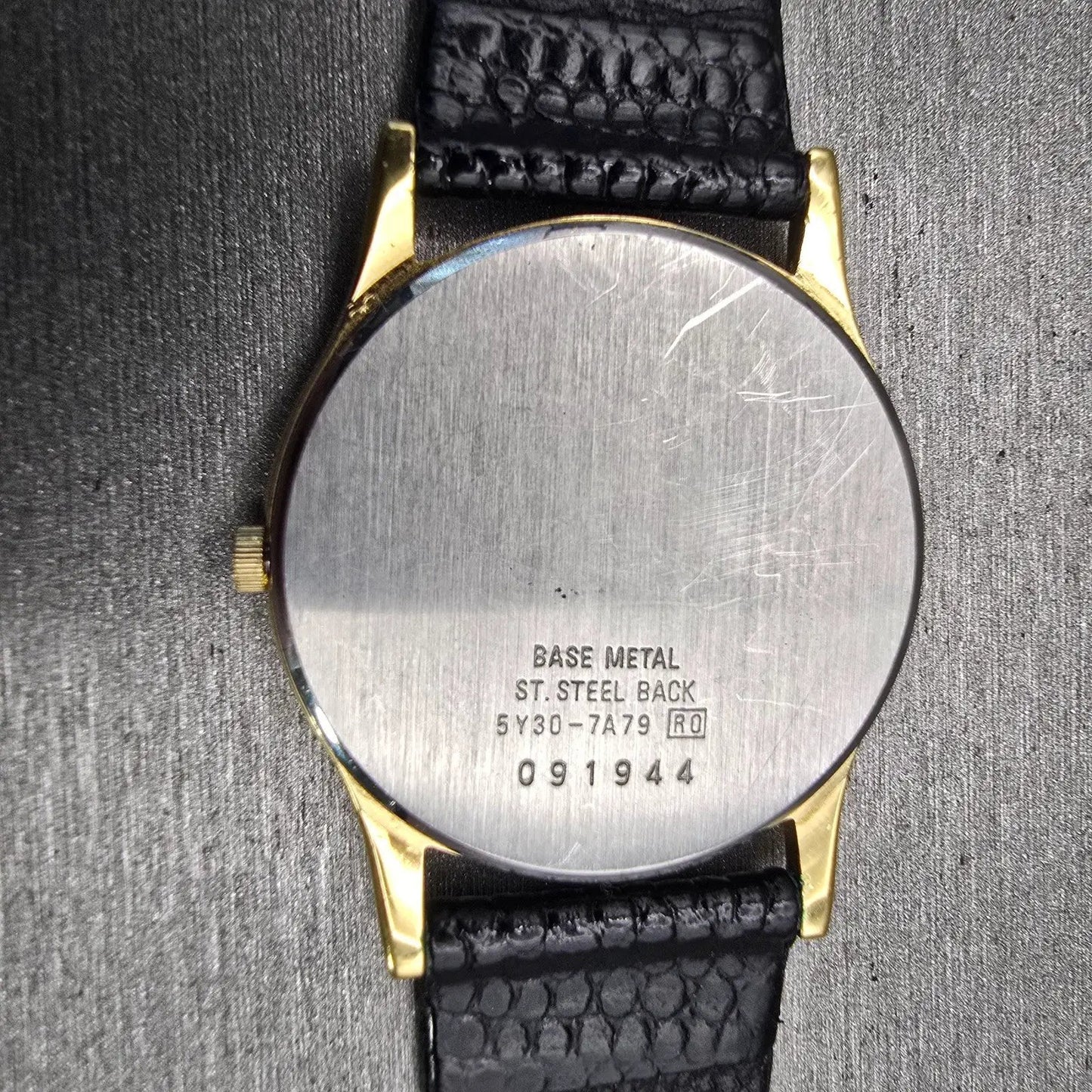 Seiko Watch Men 32mm Black Dial Gold Tone Round 5Y30-7A79 New Battery Vintage10