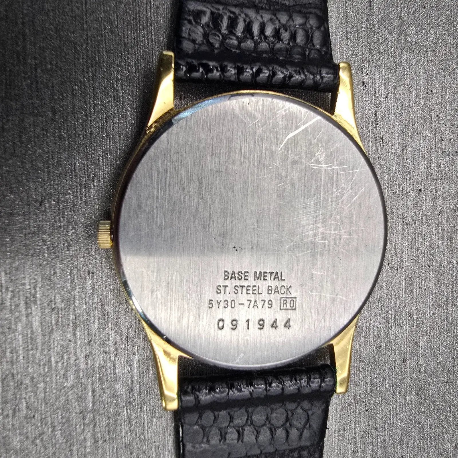 Seiko Watch Men 32mm Black Dial Gold Tone Round 5Y30-7A79 New Battery Vintage10