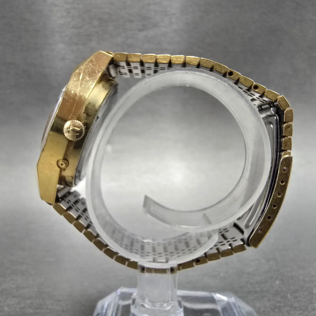 Bulova Accutron Watch Men 35mm Brown Dial Gold Tone Daydate Octagon PARTS N78
