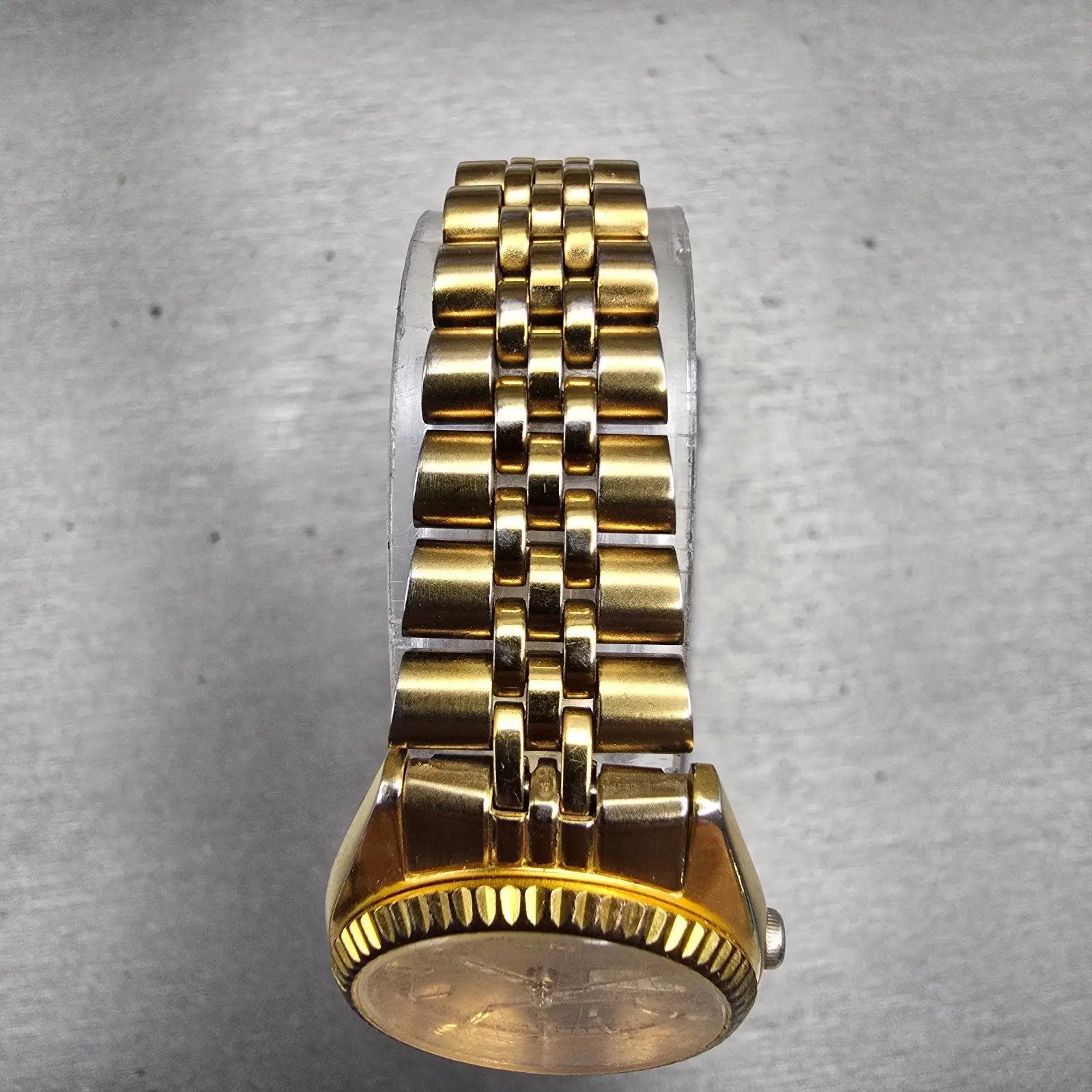 Seiko Watch Women 24mm Gold Dial Gold Tone Daydate Round 7N83-0041 New Battery V4
