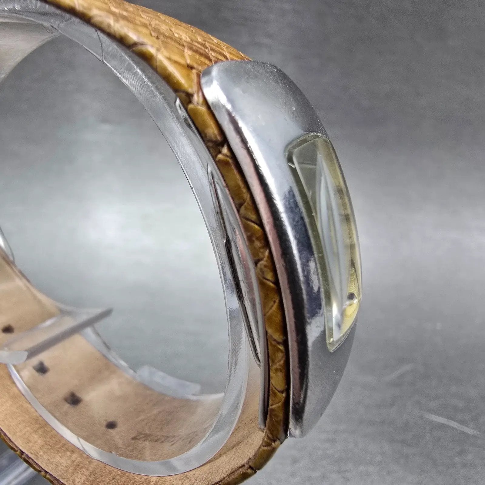 Tommy Bahama Watch Women 20mm Cream Dial Silver Tone Rectangle New Batt TB20353