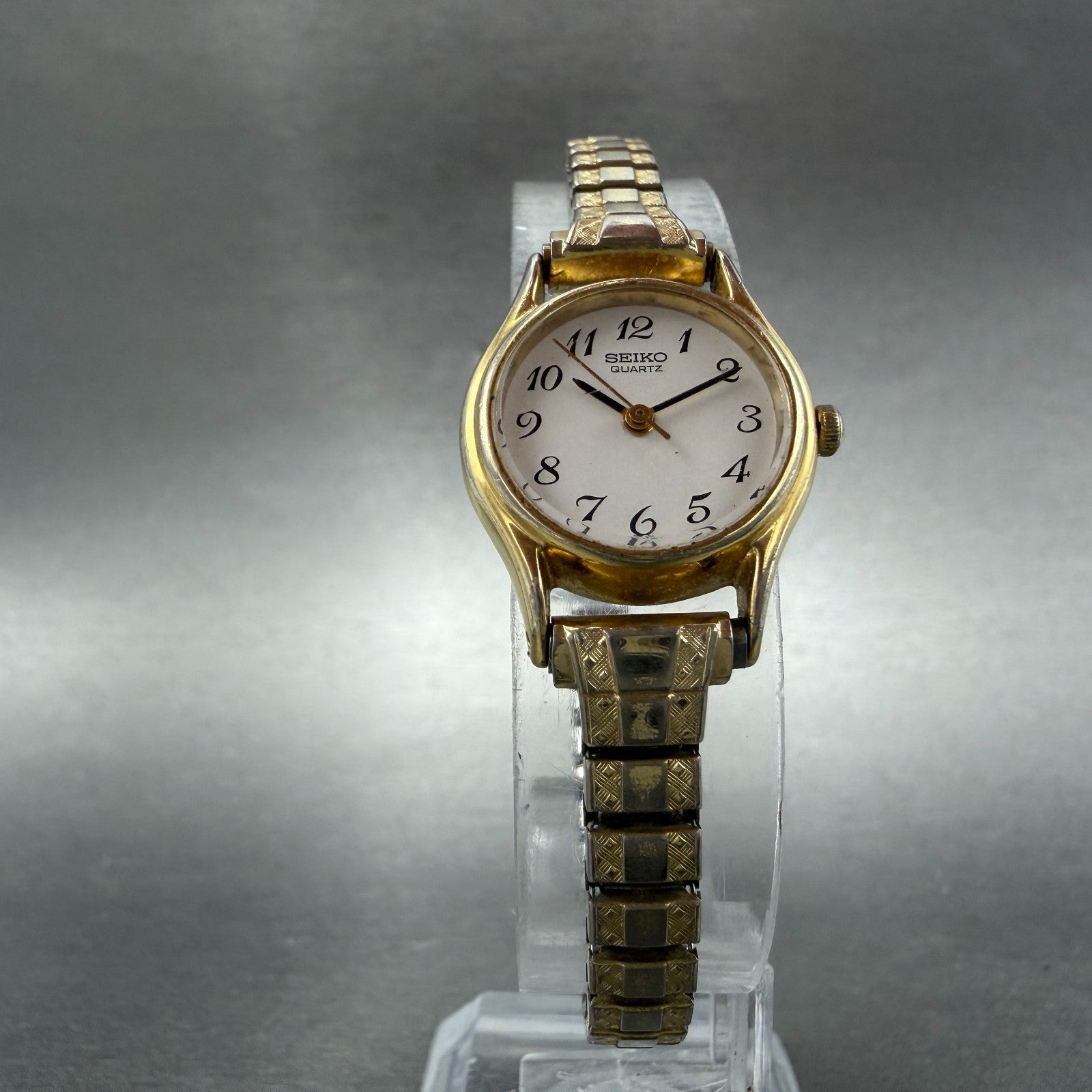 Seiko Watch Women 20mm White Dial Gold Tone Round 2Y01-0A19 New Battery Vintage5